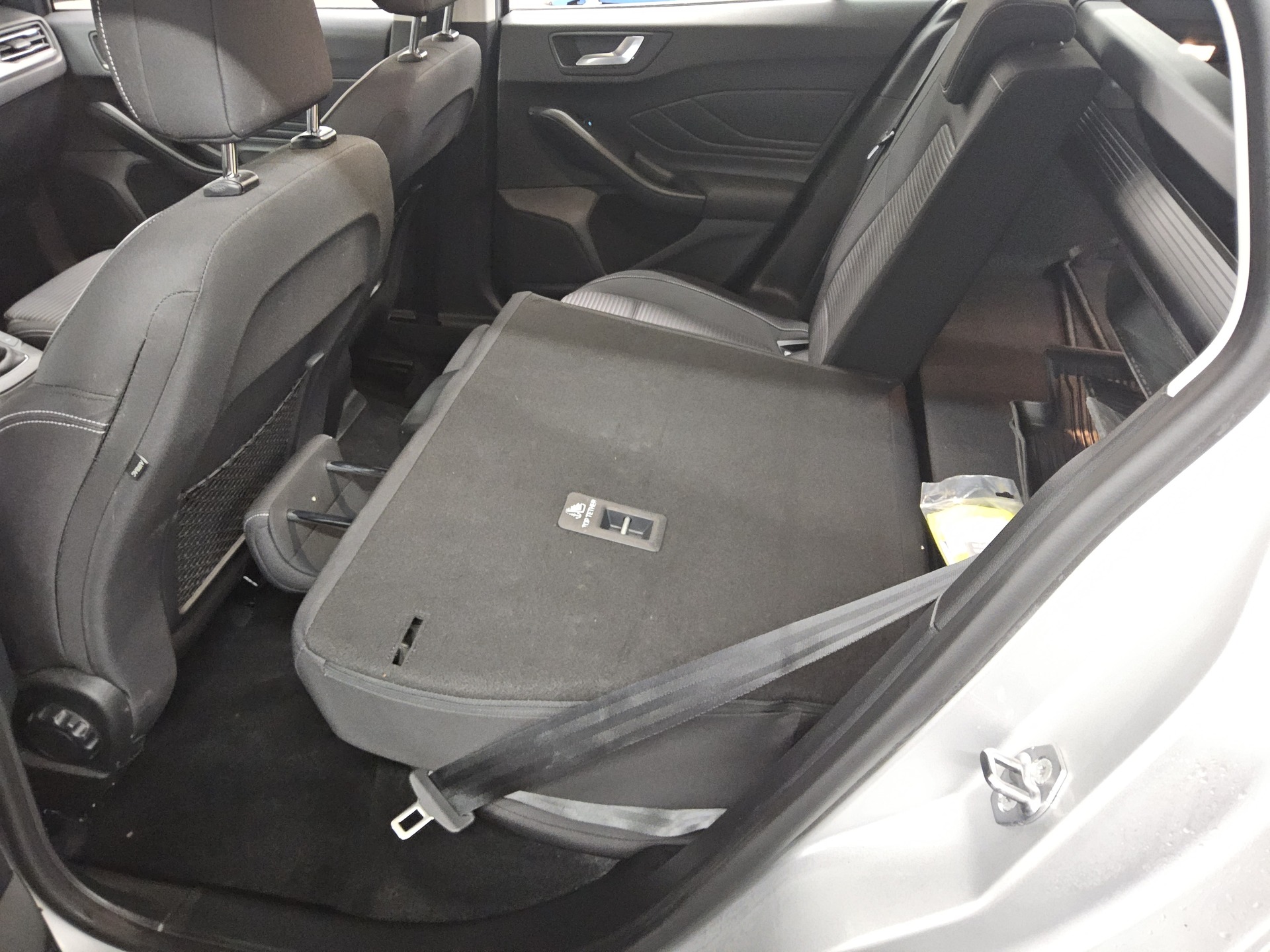 Ford Focus Turnier 1.0 EB Titanium Navi LED RfK Shz 13