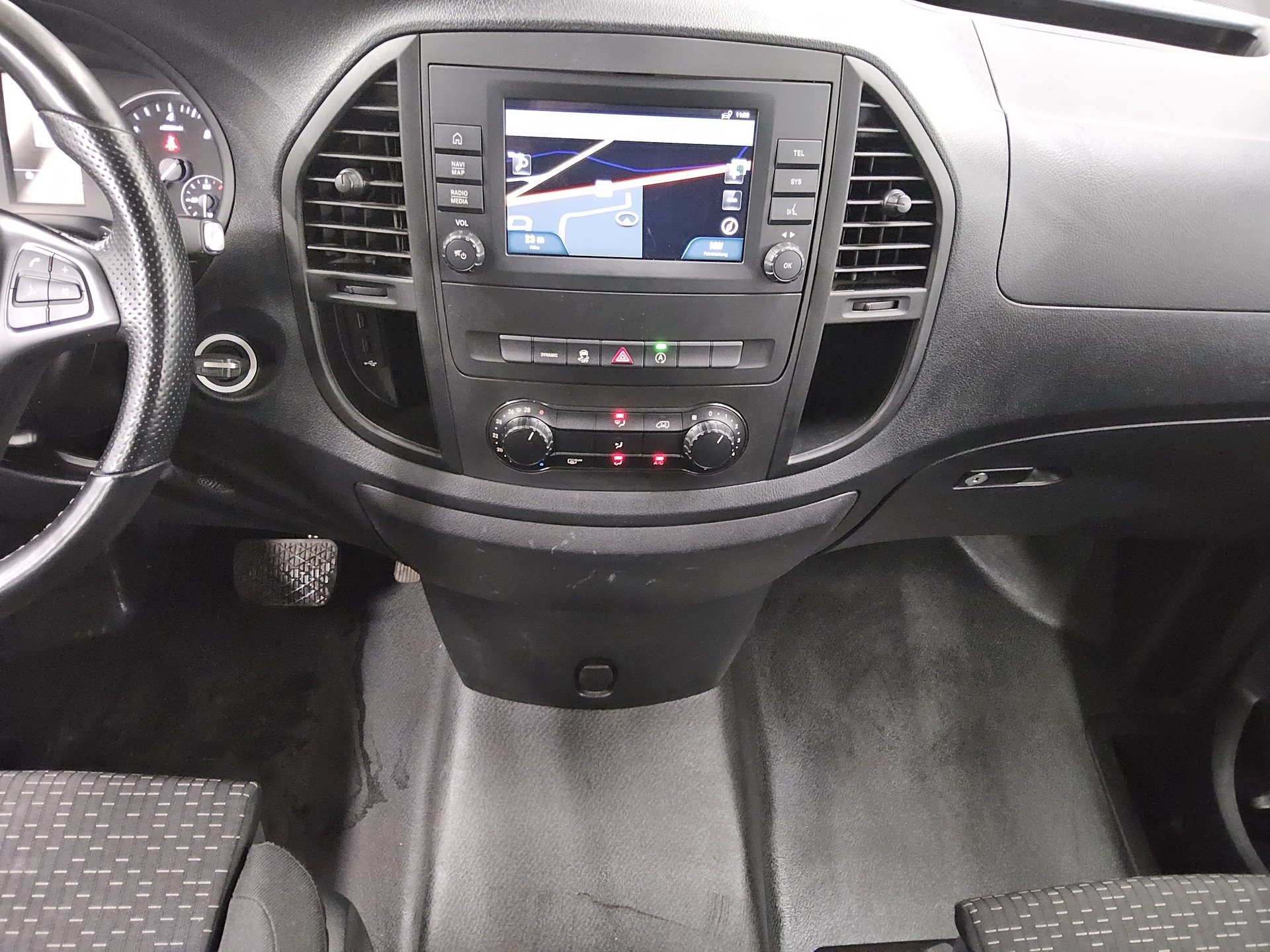 Mercedes-Benz Vito Tourer 114 CDI extralang 8-Sitze Navi RFK 6