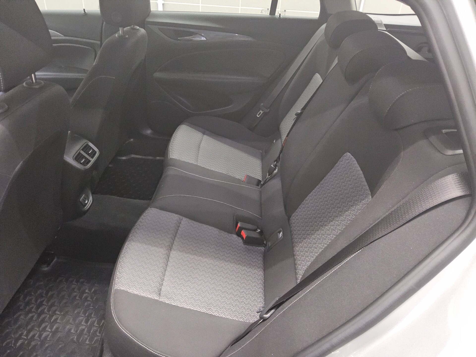 Opel Insignia ST 1.6 CDTI Business Ed. Navi LED RFK 13