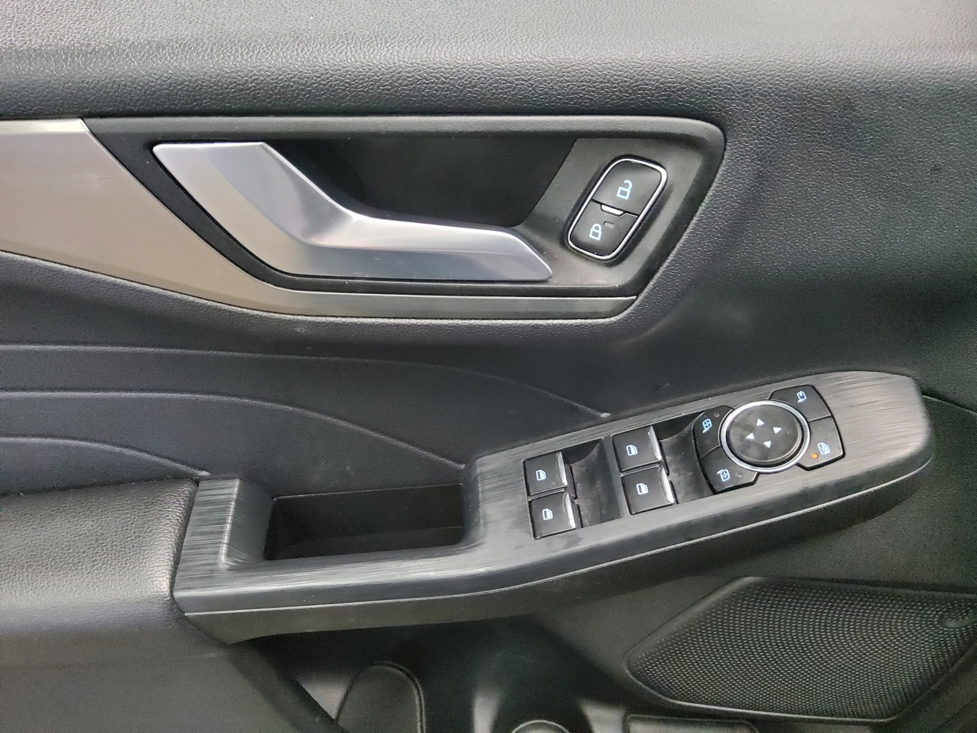 Ford Kuga 2.0 EB Titanium Navi DigiTacho RFK LED 10