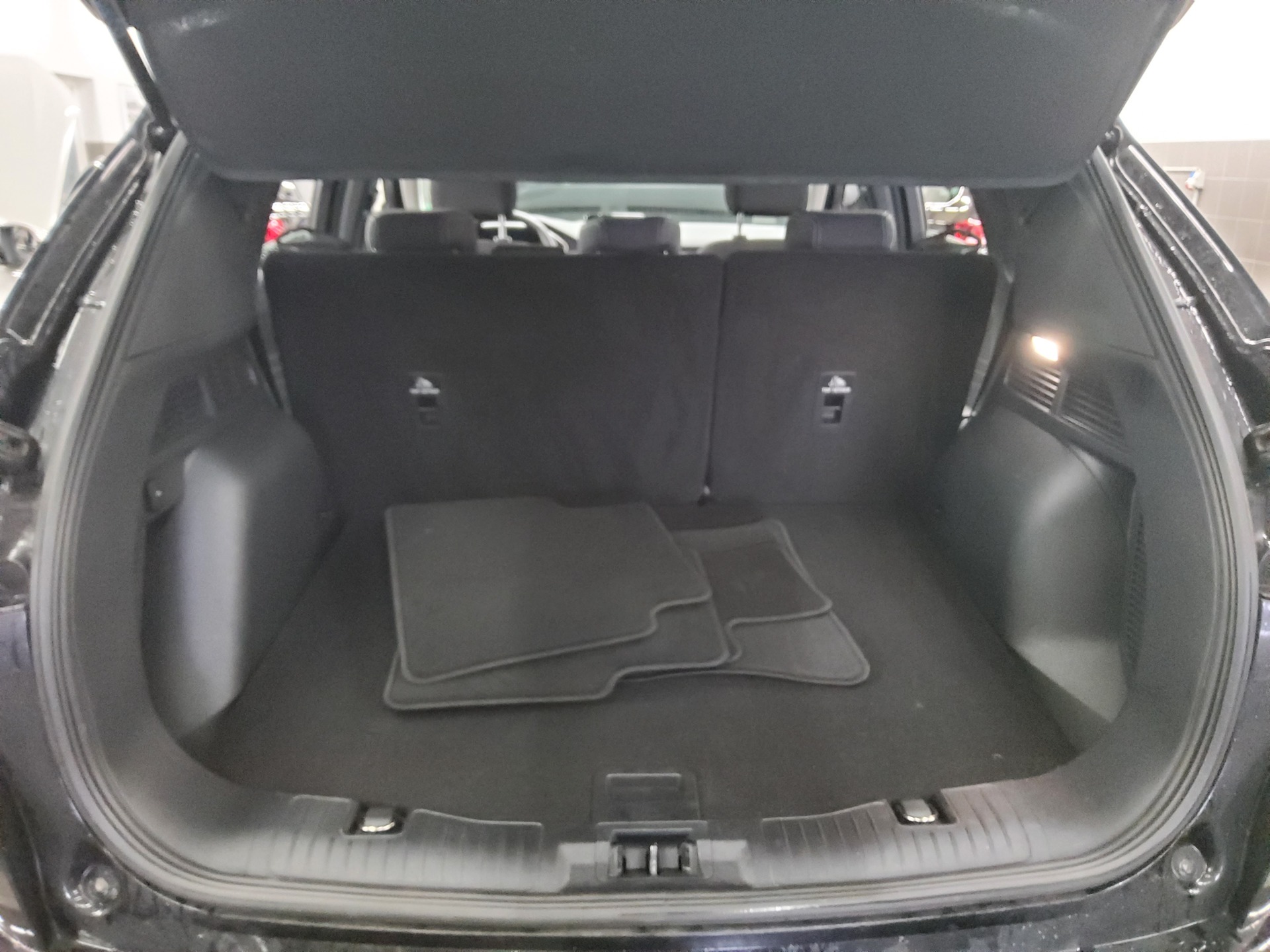 Ford Kuga 2.0 EB Titanium Navi DigiTacho RFK LED 12