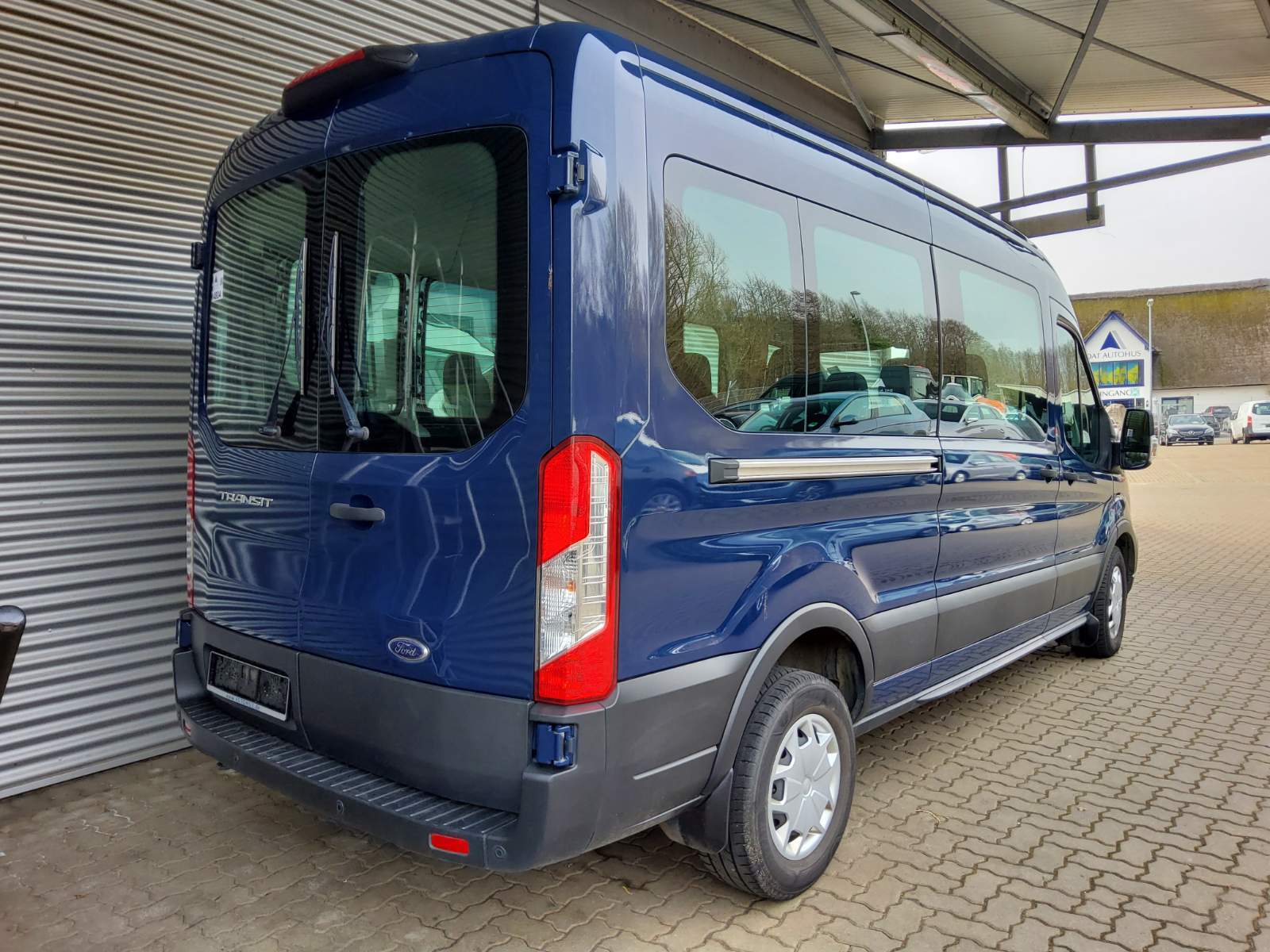 Ford Transit 2.0 TDCi FT 350 L3H2 9-Sitze Navi PDC 4