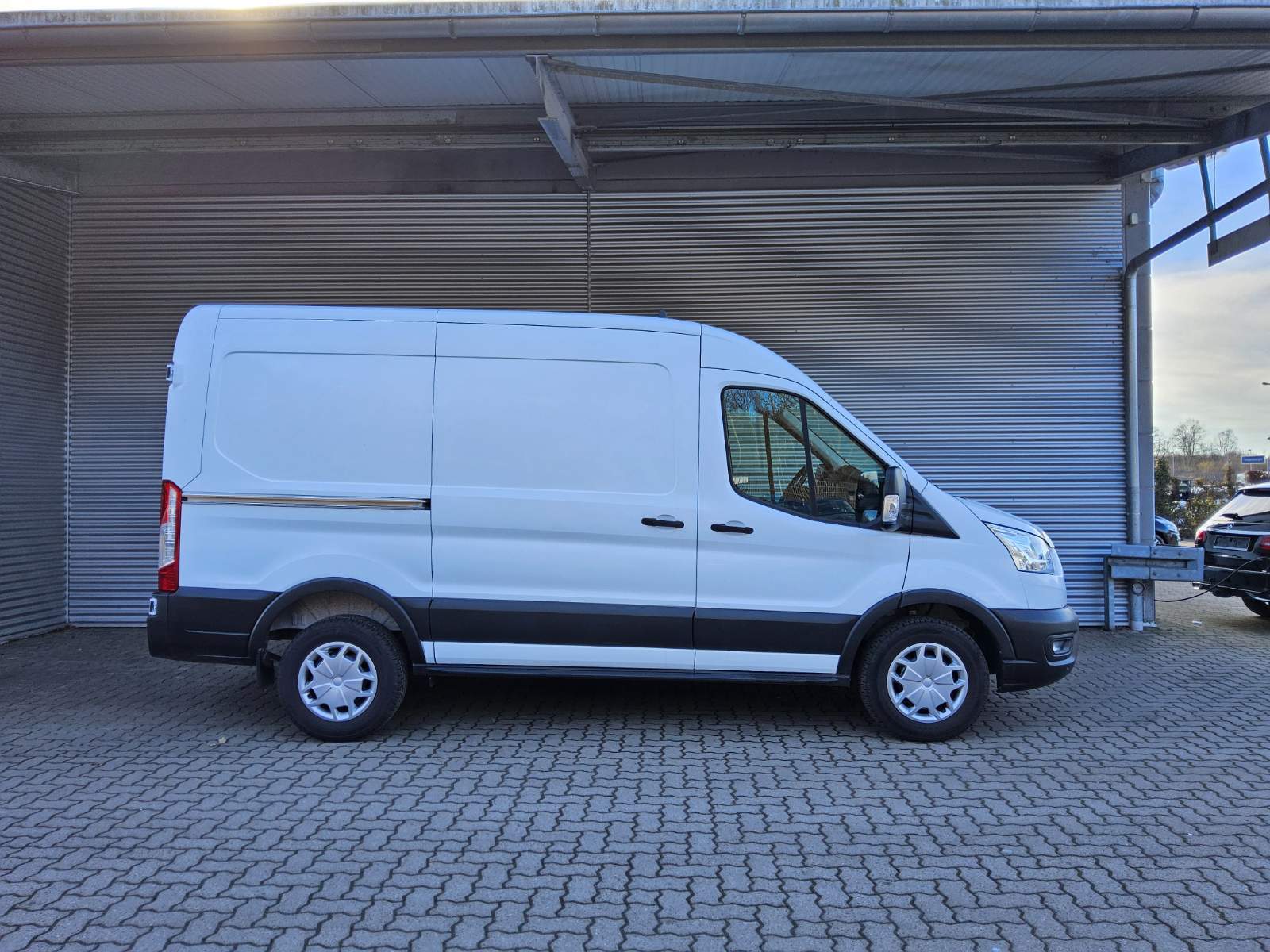 Ford Transit FT 350 L2H2 2.0 TDCi Trend 3-Sitze PDC 3