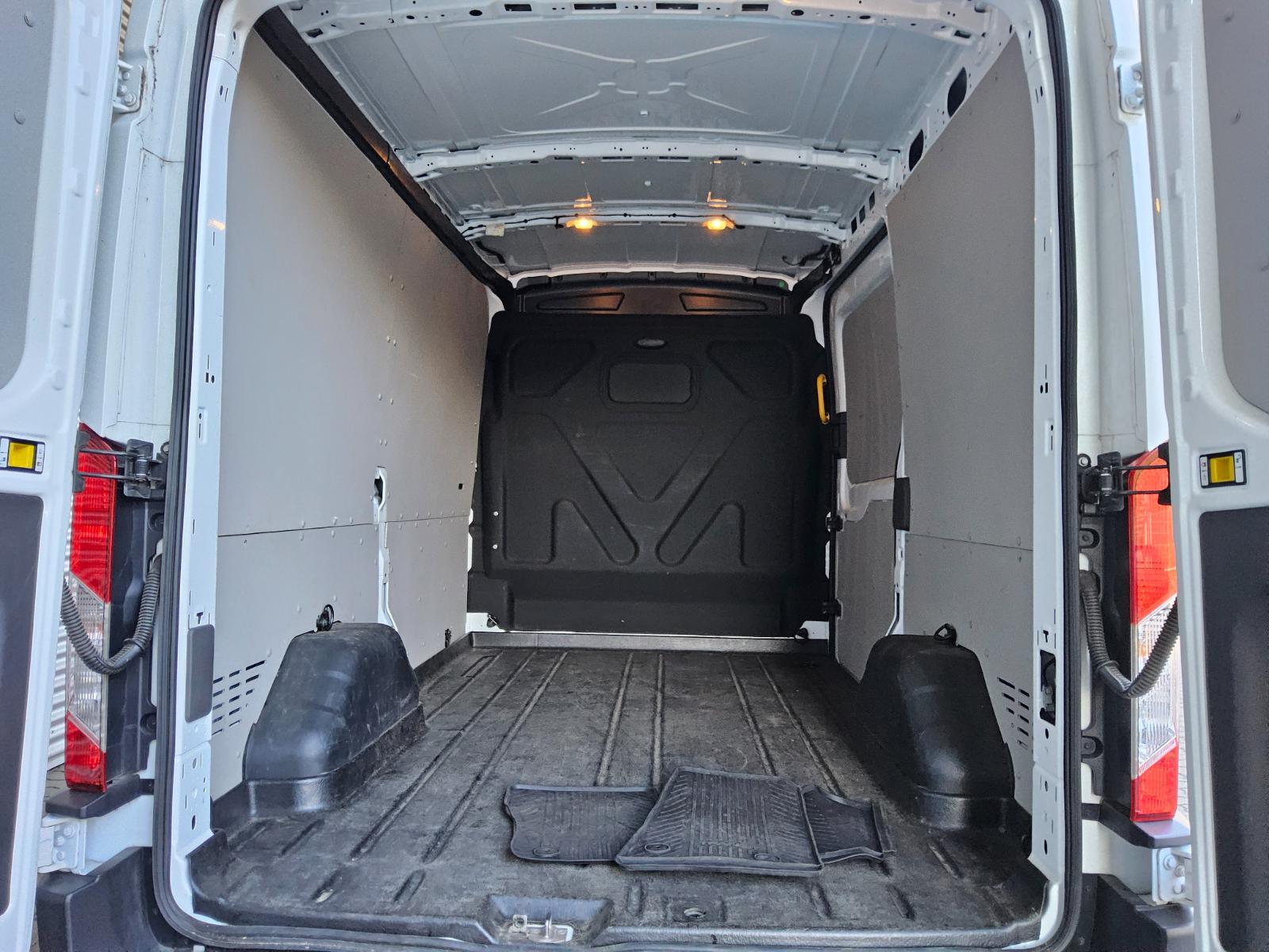 Ford Transit FT 350 L2H2 2.0 TDCi Trend 3-Sitze PDC 11