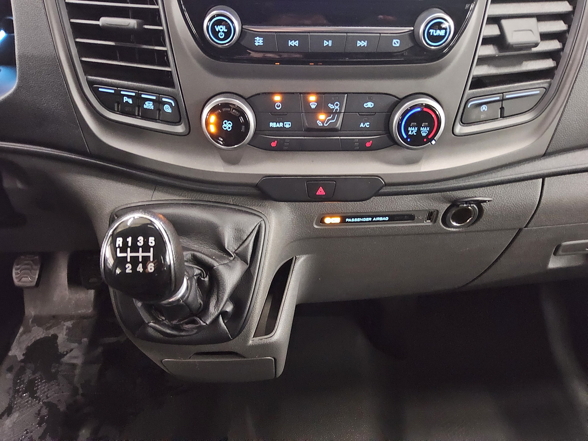 Ford Transit Custom 2.0 EB Trend L2 8-Sitze Navi PDC 6