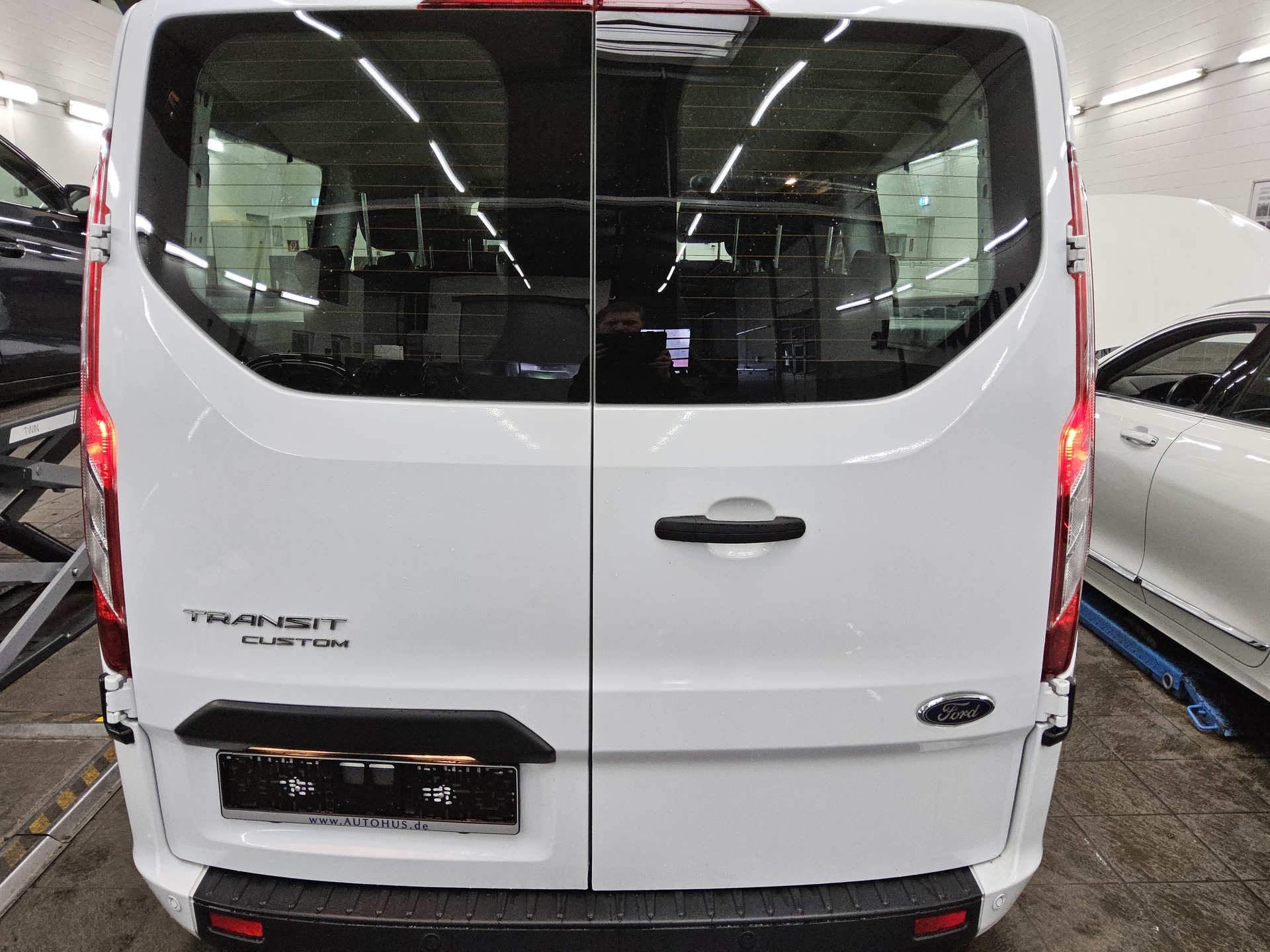 Ford Transit Custom 2.0 EB Trend L2 8-Sitze Navi PDC 10