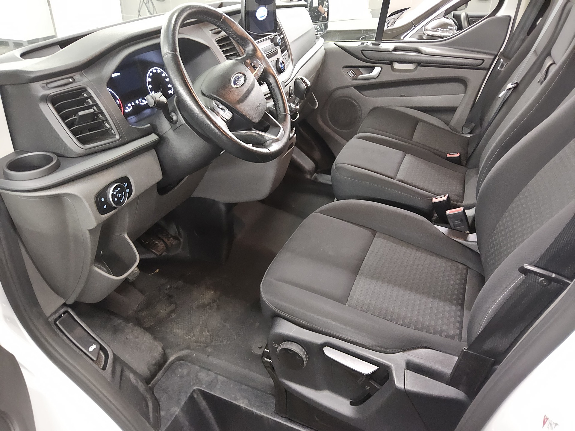 Ford Transit Custom 2.0 TDCi Trend L1 9-Sitze Navi 8