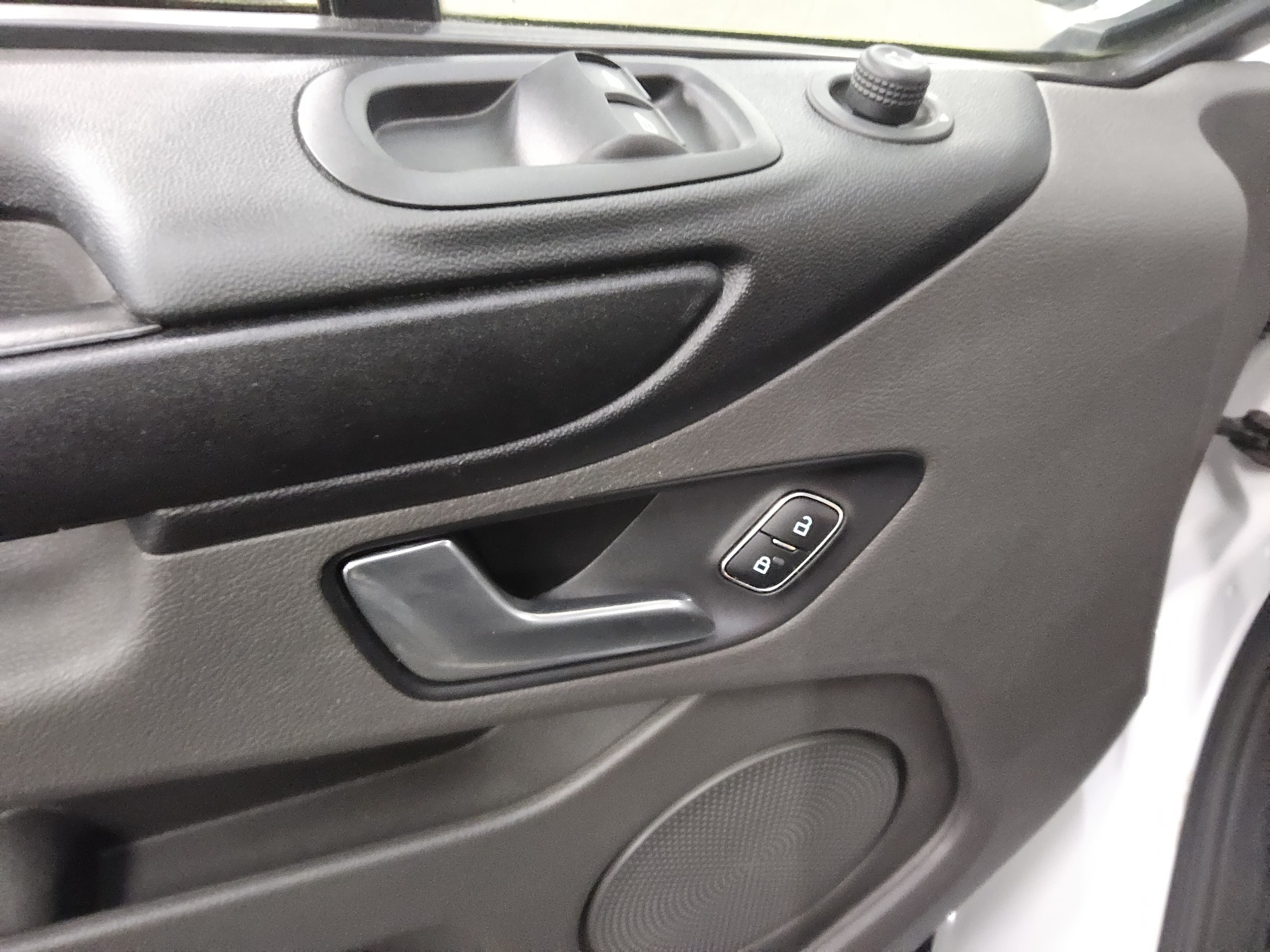 Ford Transit Custom 2.0 TDCi Trend L1 9-Sitze Navi 9