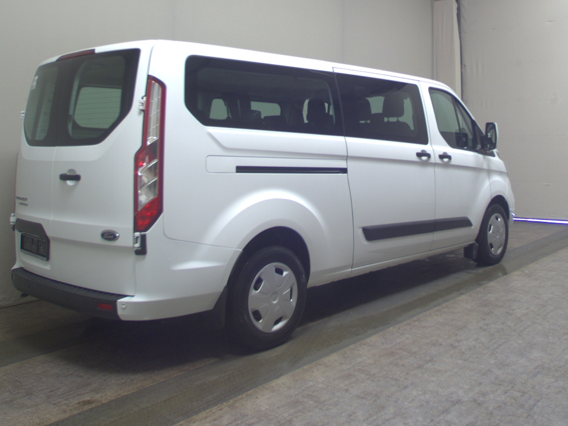 Ford Transit Custom 2.0 TDCi Trend L2 9-Sitze Navi 4