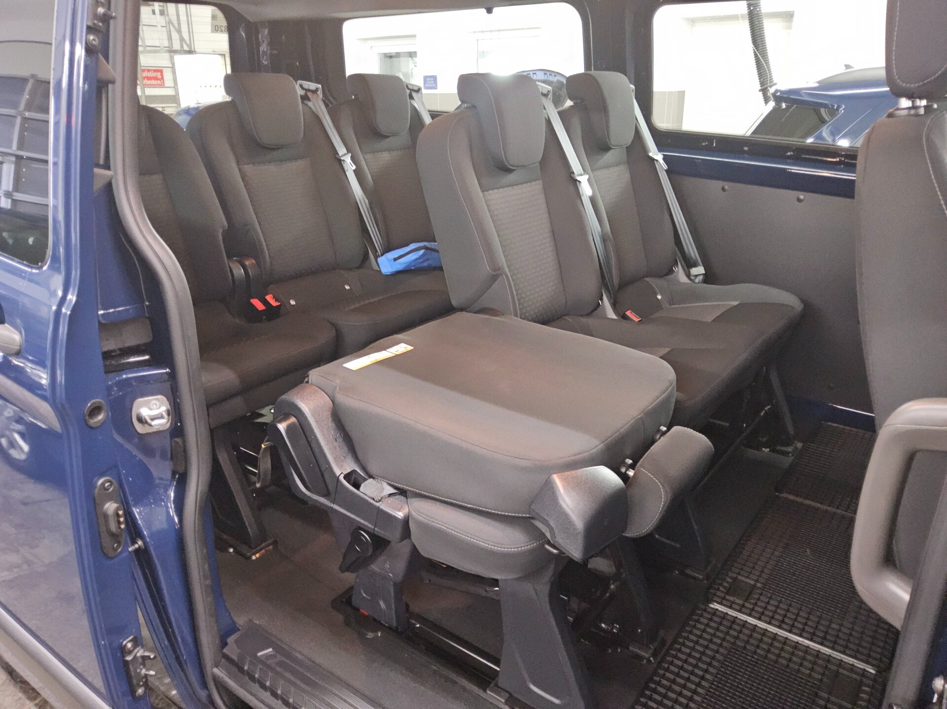 Ford Transit Custom 2.0 EB L2 Trend 8-Sitze Navi PDC 12