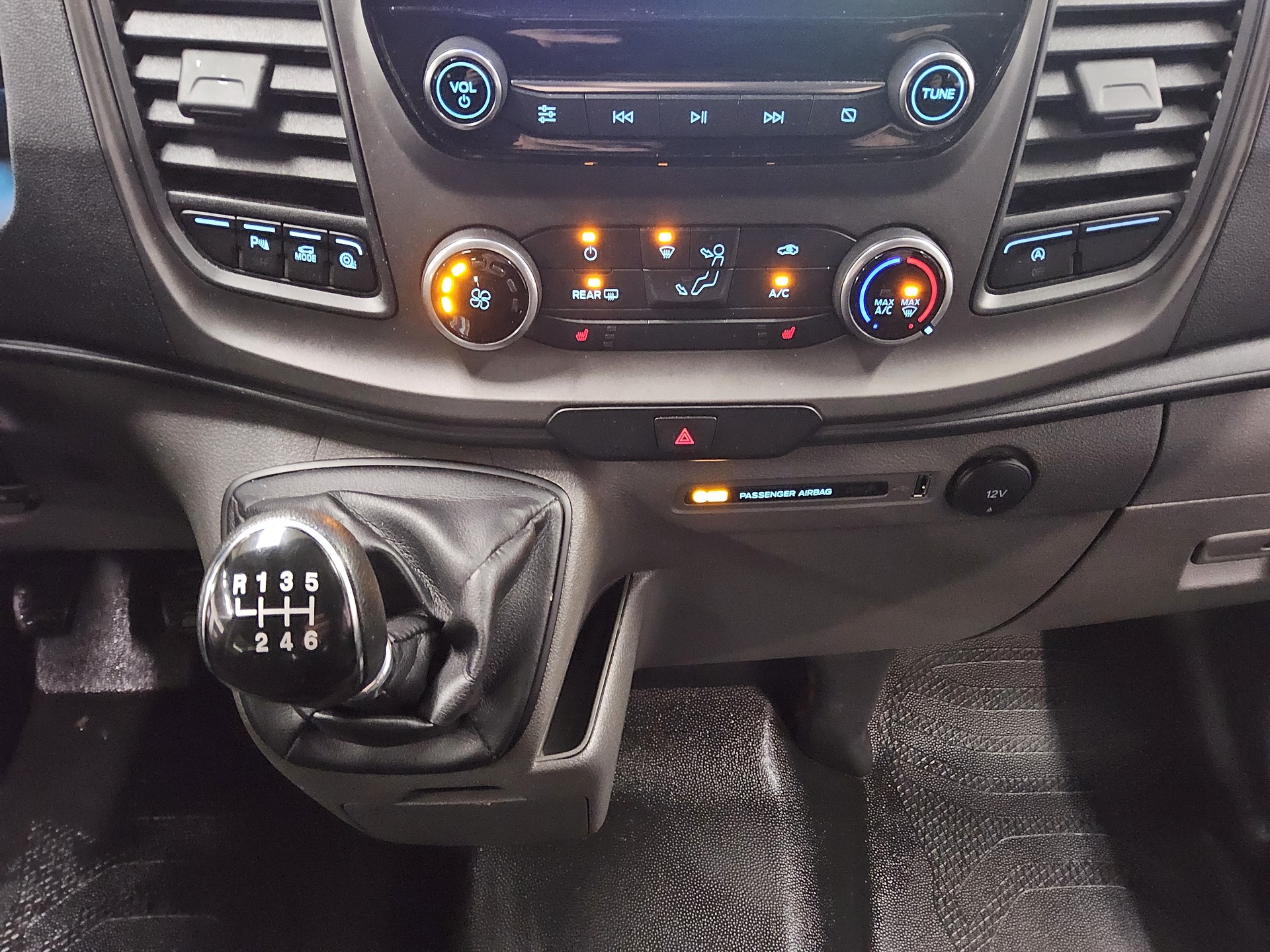 Ford Transit Custom 2.0 EB Trend L2 8-Sitze Navi PDC 6