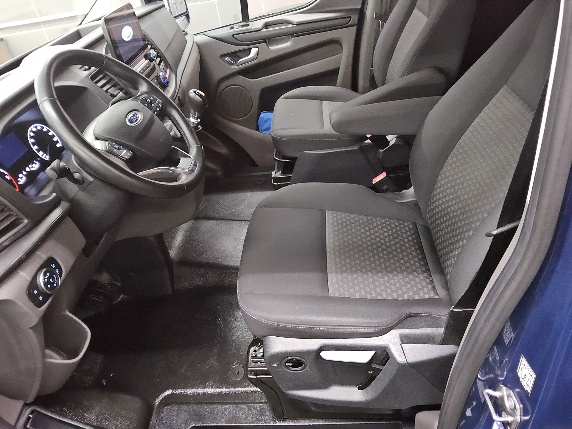 Ford Transit Custom 2.0 EB Trend L2 8-Sitze Navi PDC 8