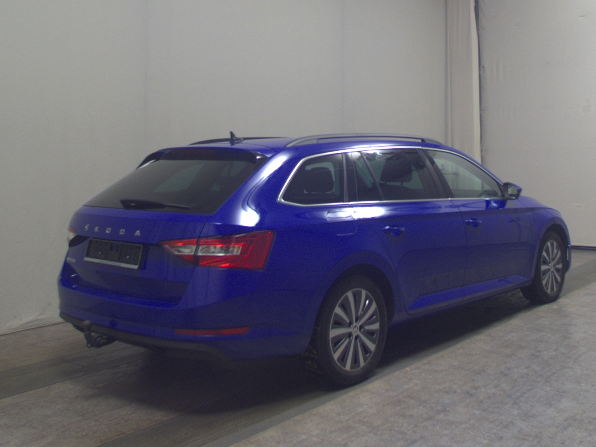 Skoda Superb Kombi 2.0 TDI Ambition Navi LED vc AHK 4