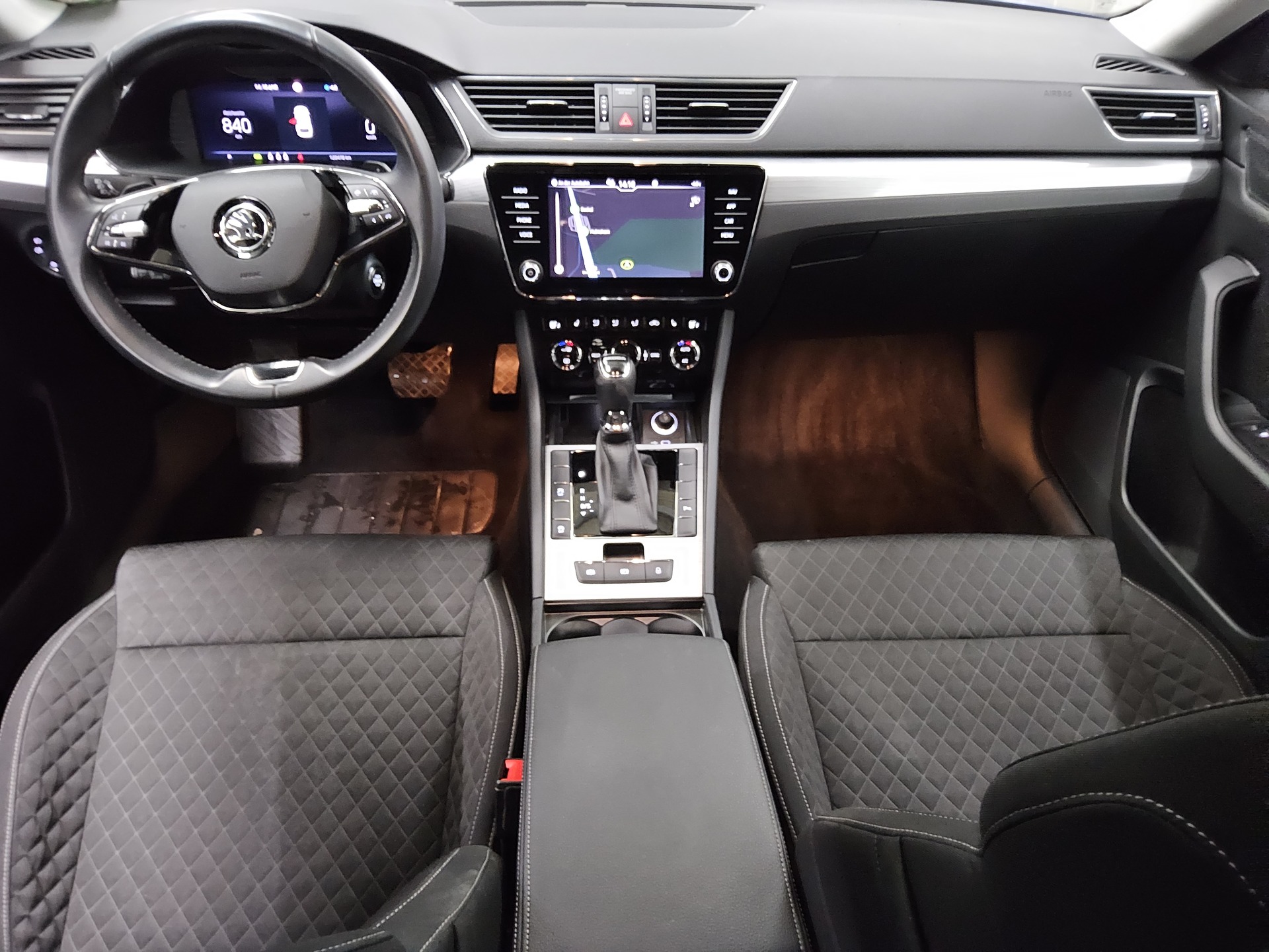 Skoda Superb Kombi 2.0 TDI Ambition Navi LED vc AHK 5