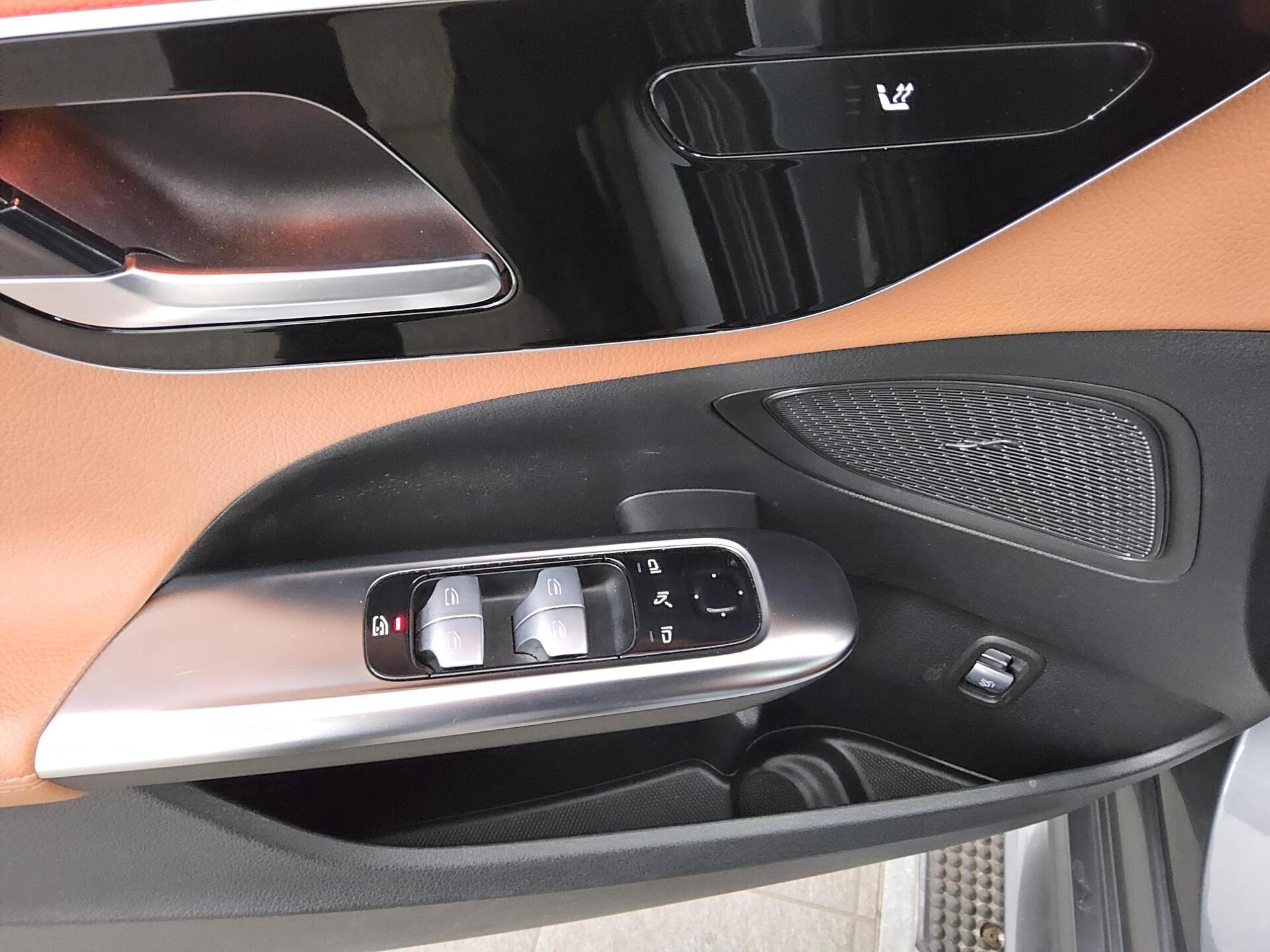 Mercedes-Benz C 200 AMG-Line Leder Navi LED RfK AHK Distronic+ 10