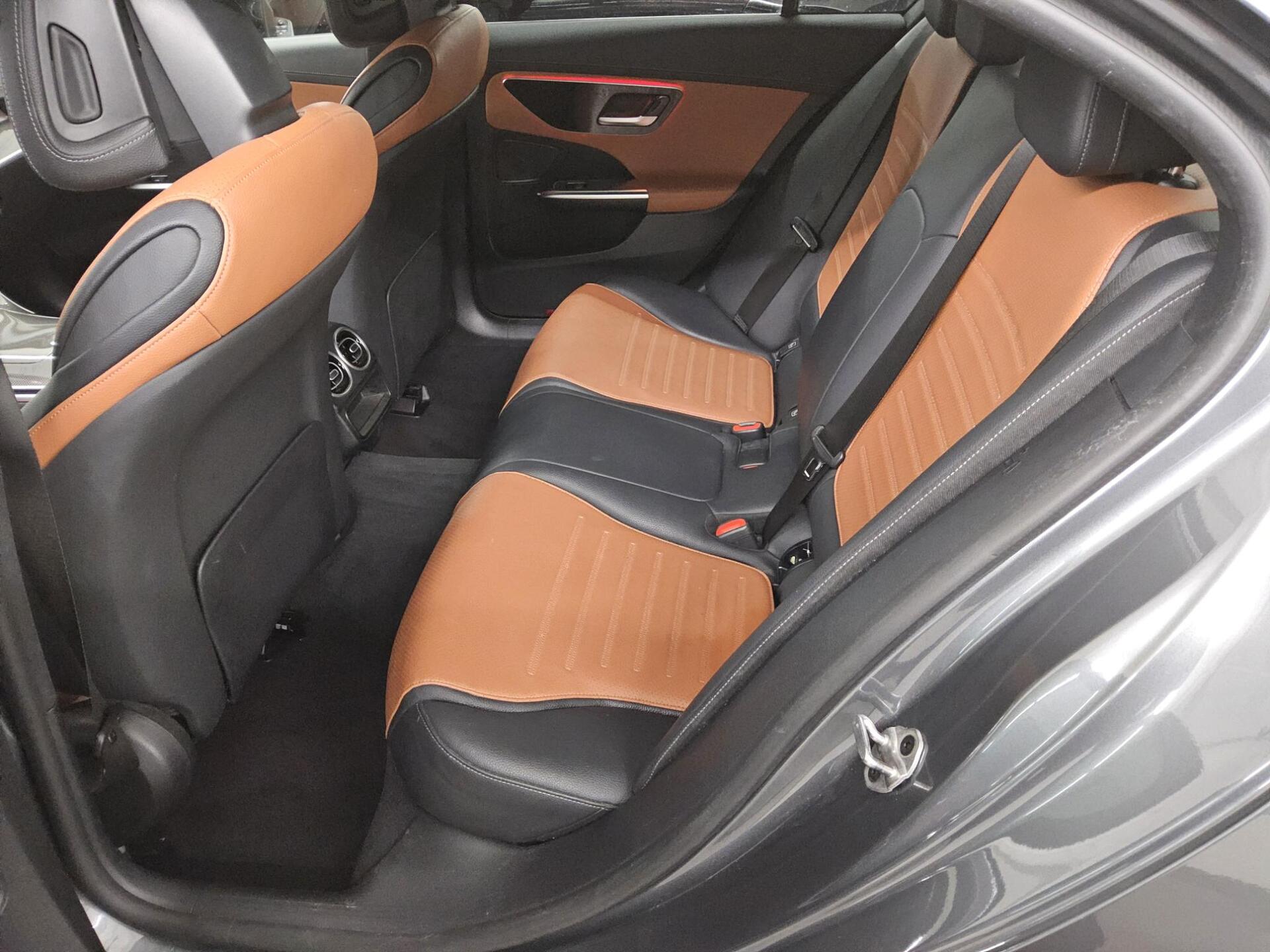 Mercedes-Benz C 200 AMG-Line Leder Navi LED RfK AHK Distronic+ 13