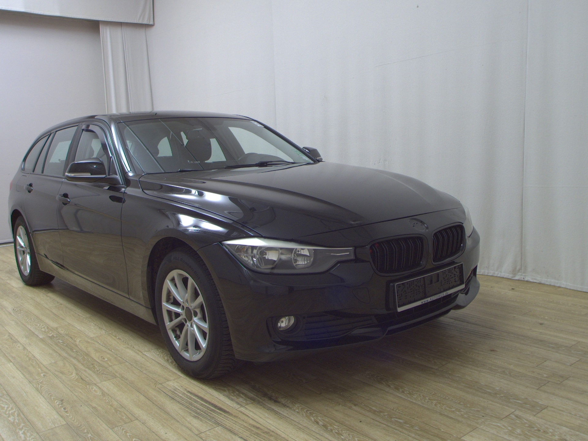 BMW 318d Touring Navi PDC SHZ 3