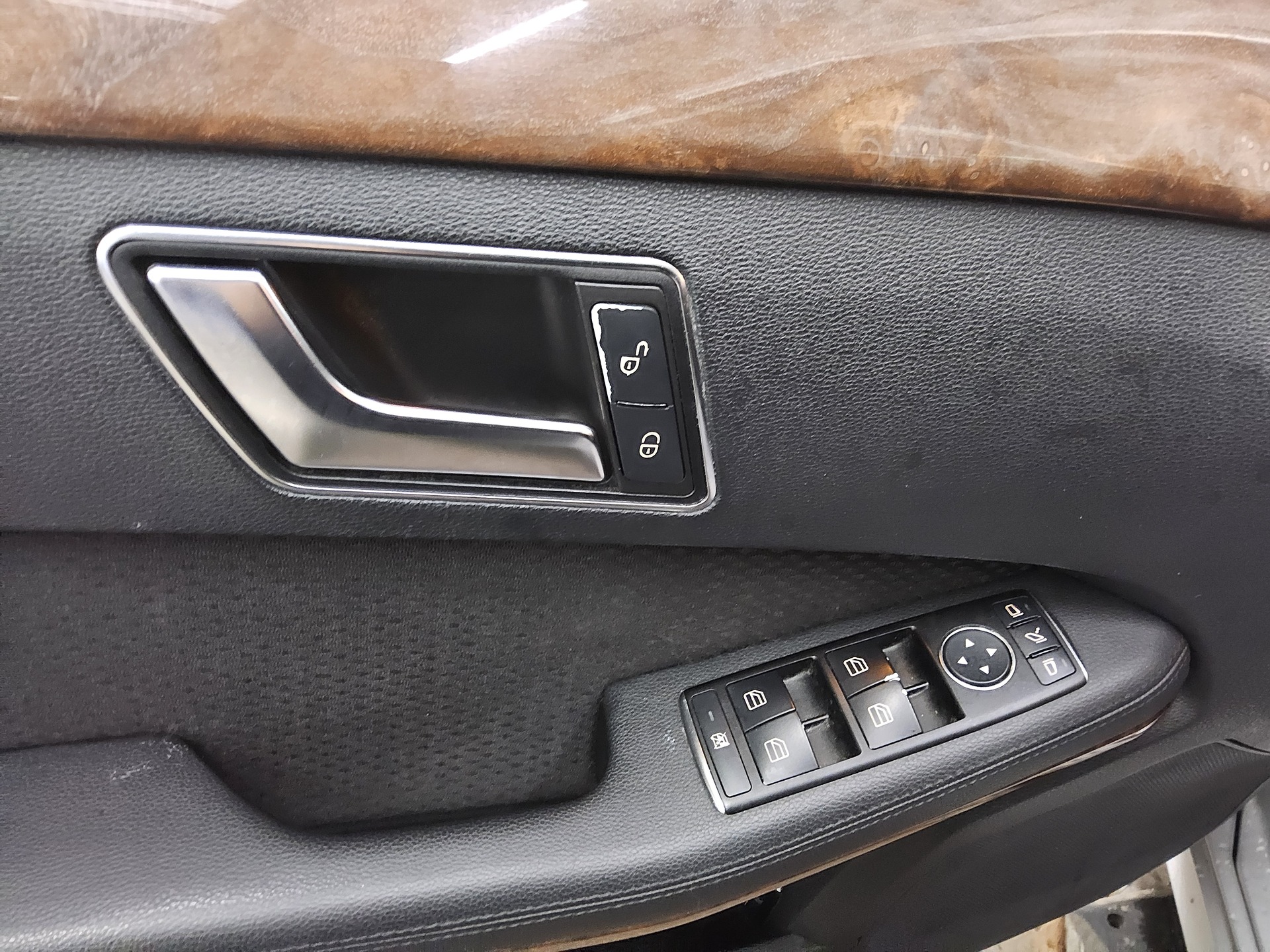 Mercedes-Benz E 220 CDI Navi GSD Xenon 9