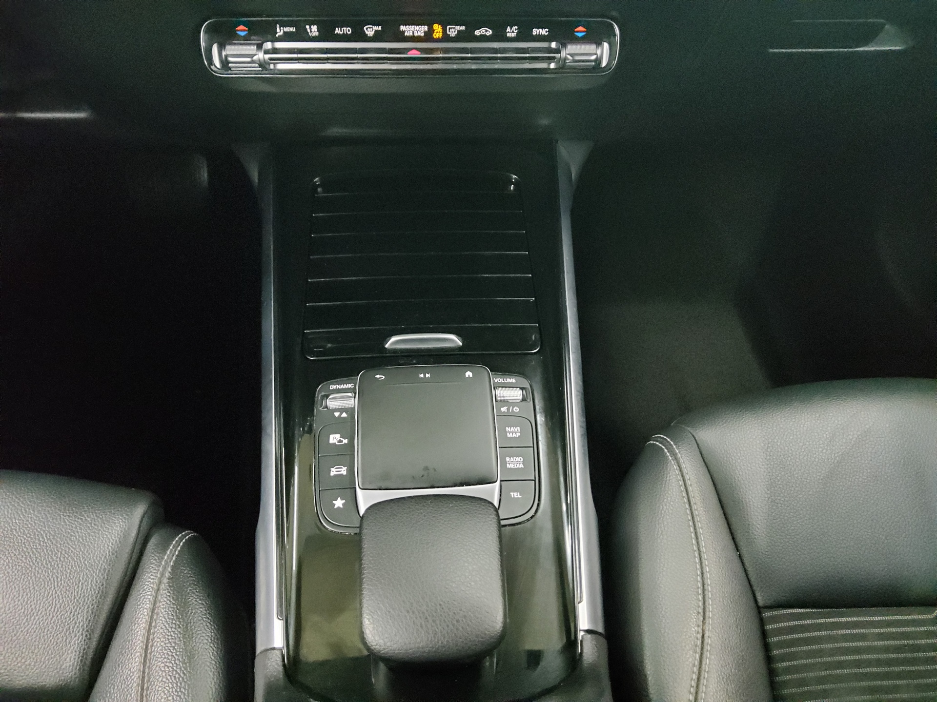 Mercedes-Benz GLB 200 d Progressive Navi AHK LED Distronic+ 6