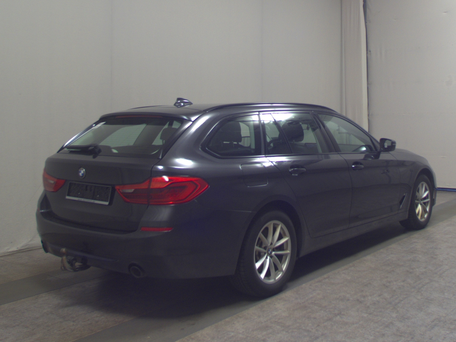 BMW 520dA Touring Sport-Line T-Leder Navi LC Pro AHK 4