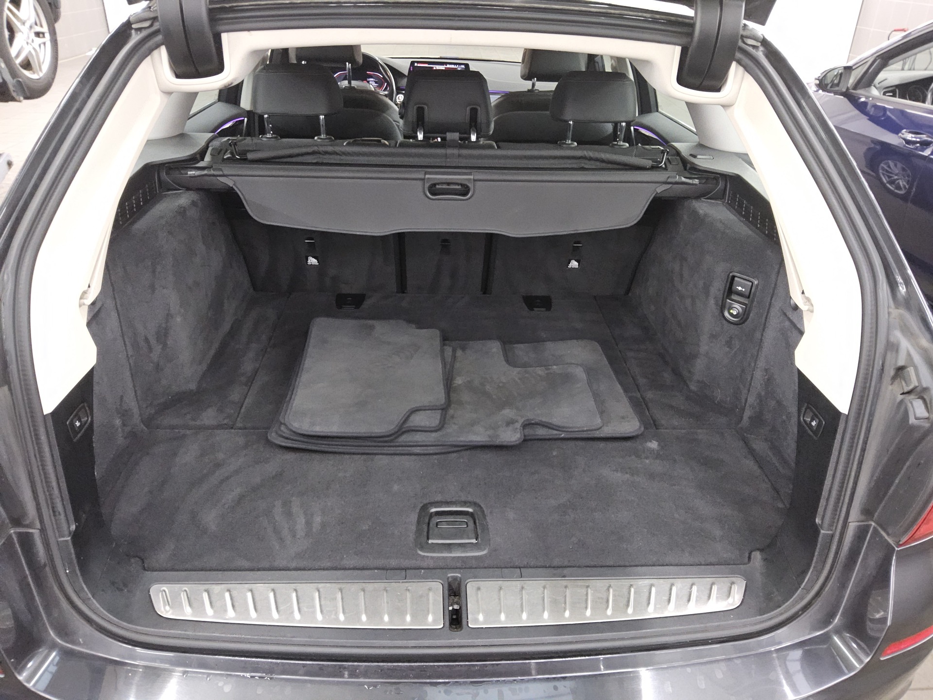 BMW 520dA Touring Sport-Line T-Leder Navi LC Pro AHK 12