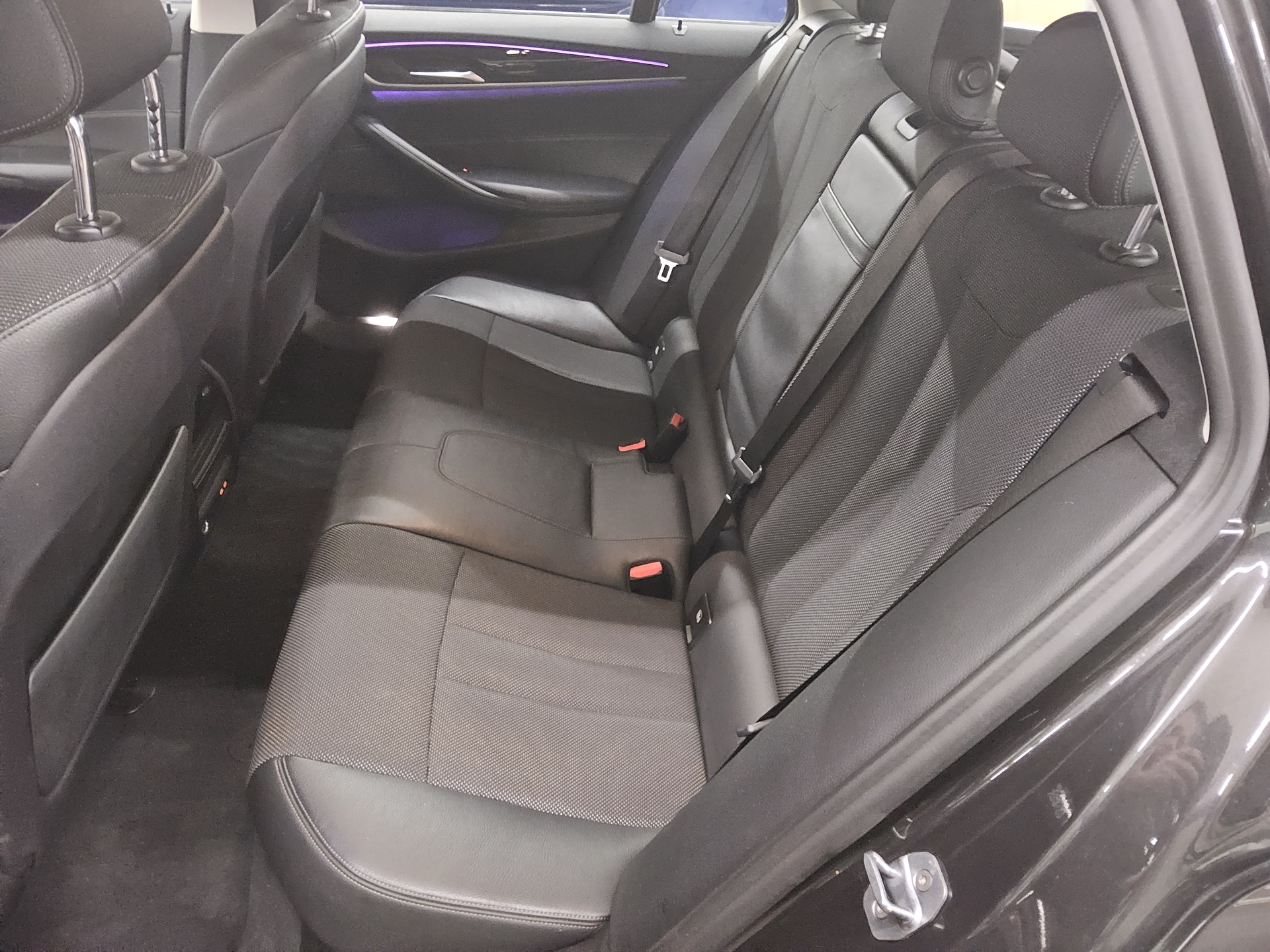 BMW 520dA Touring Sport-Line T-Leder Navi LC Pro AHK 13