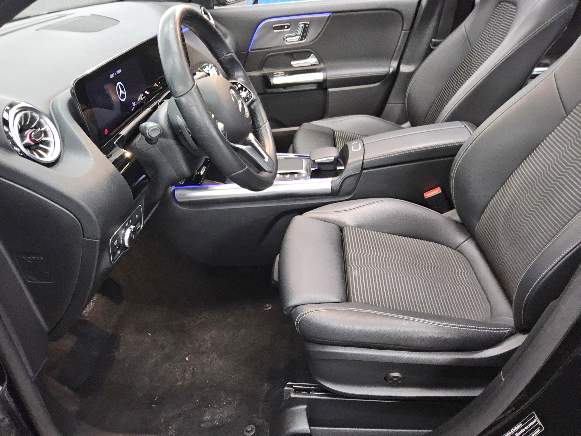 Mercedes-Benz GLA 220 d 4M Progressive Navi LED RfK Pano Sound 9