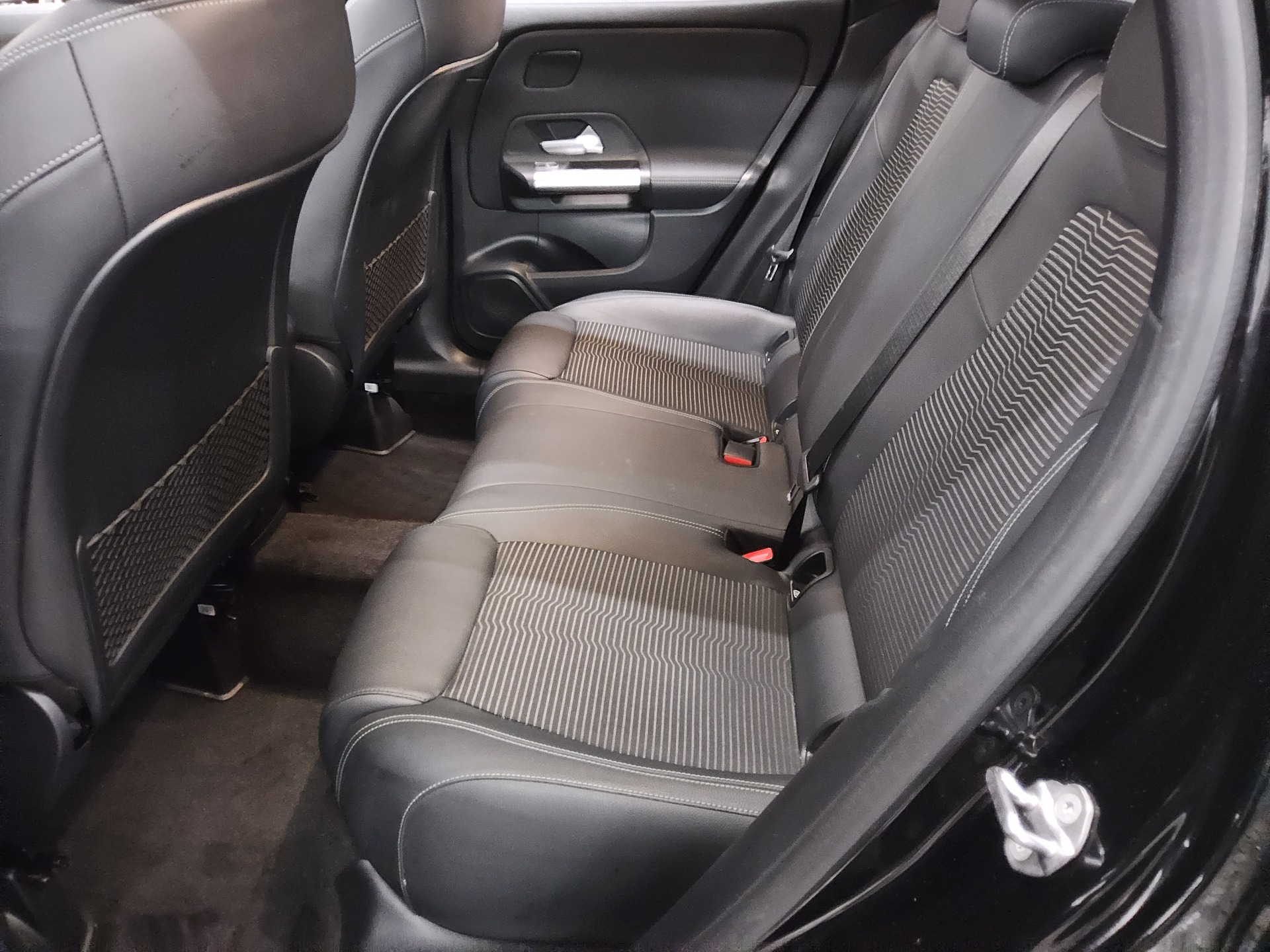 Mercedes-Benz GLA 220 d 4M Progressive Navi LED RfK Pano Sound 13