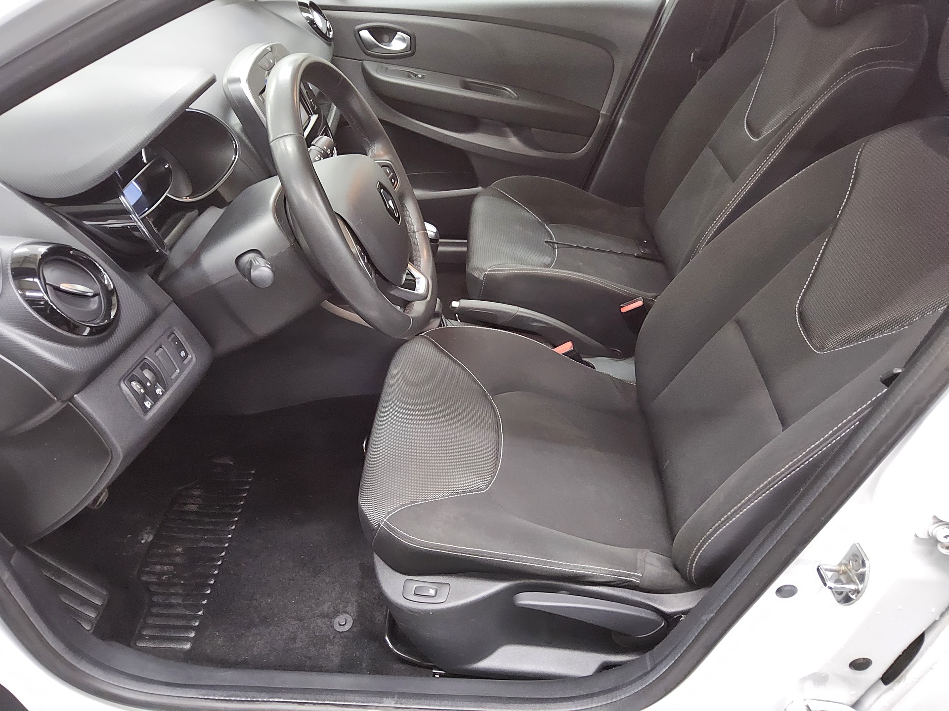 Renault Clio Grandtour 0.9 TCe Navi DAB Klima 8