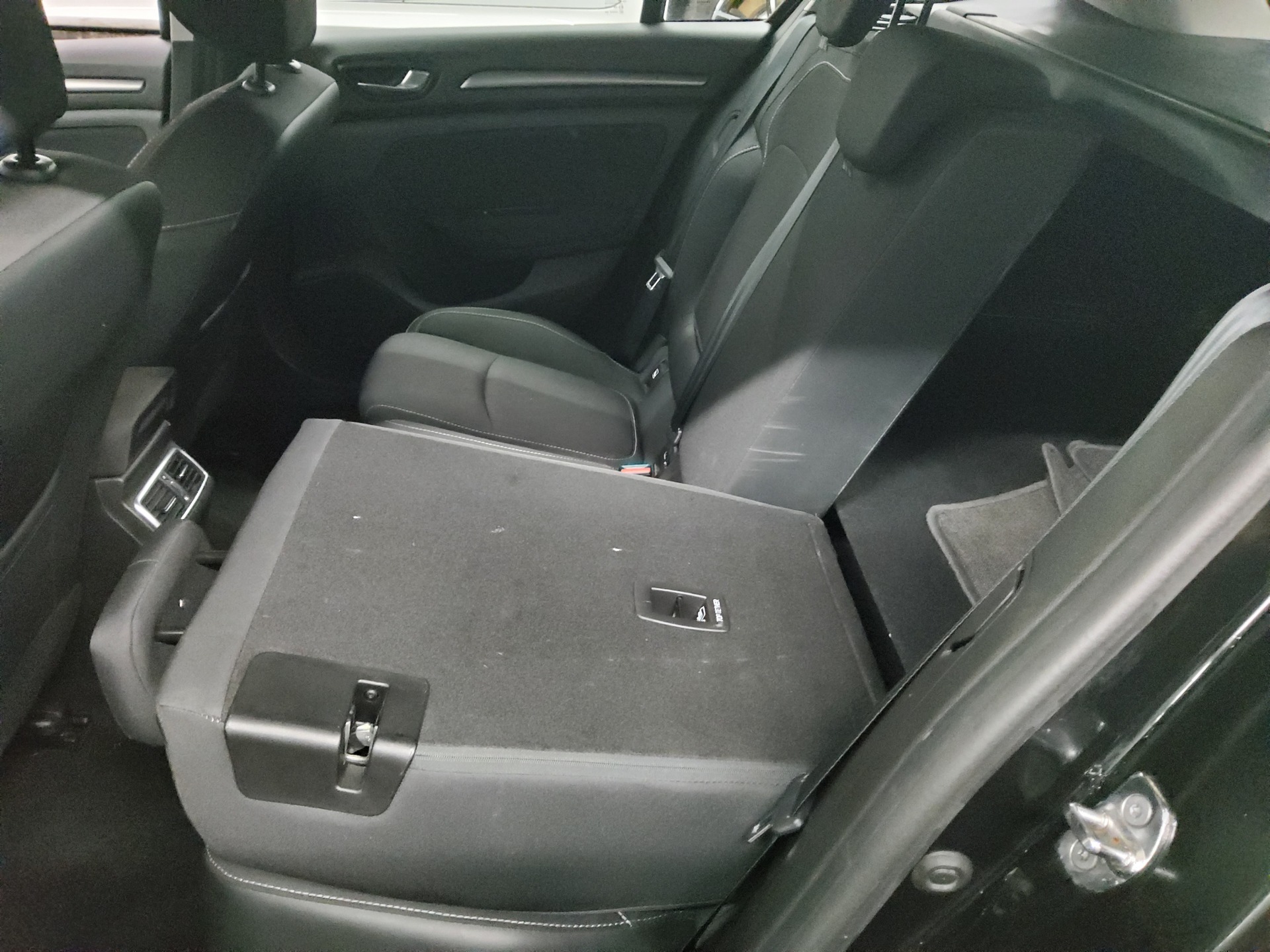 Renault Megane Grandtour 1.5 BLUE dCi Navi AHK LED DAB 12