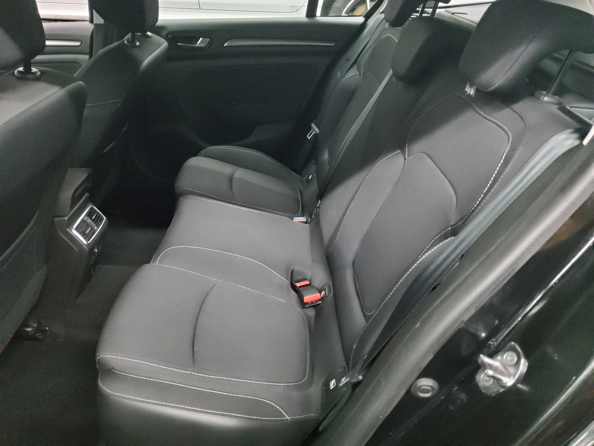 Renault Megane Grandtour 1.5 BLUE dCi Navi AHK LED DAB 13