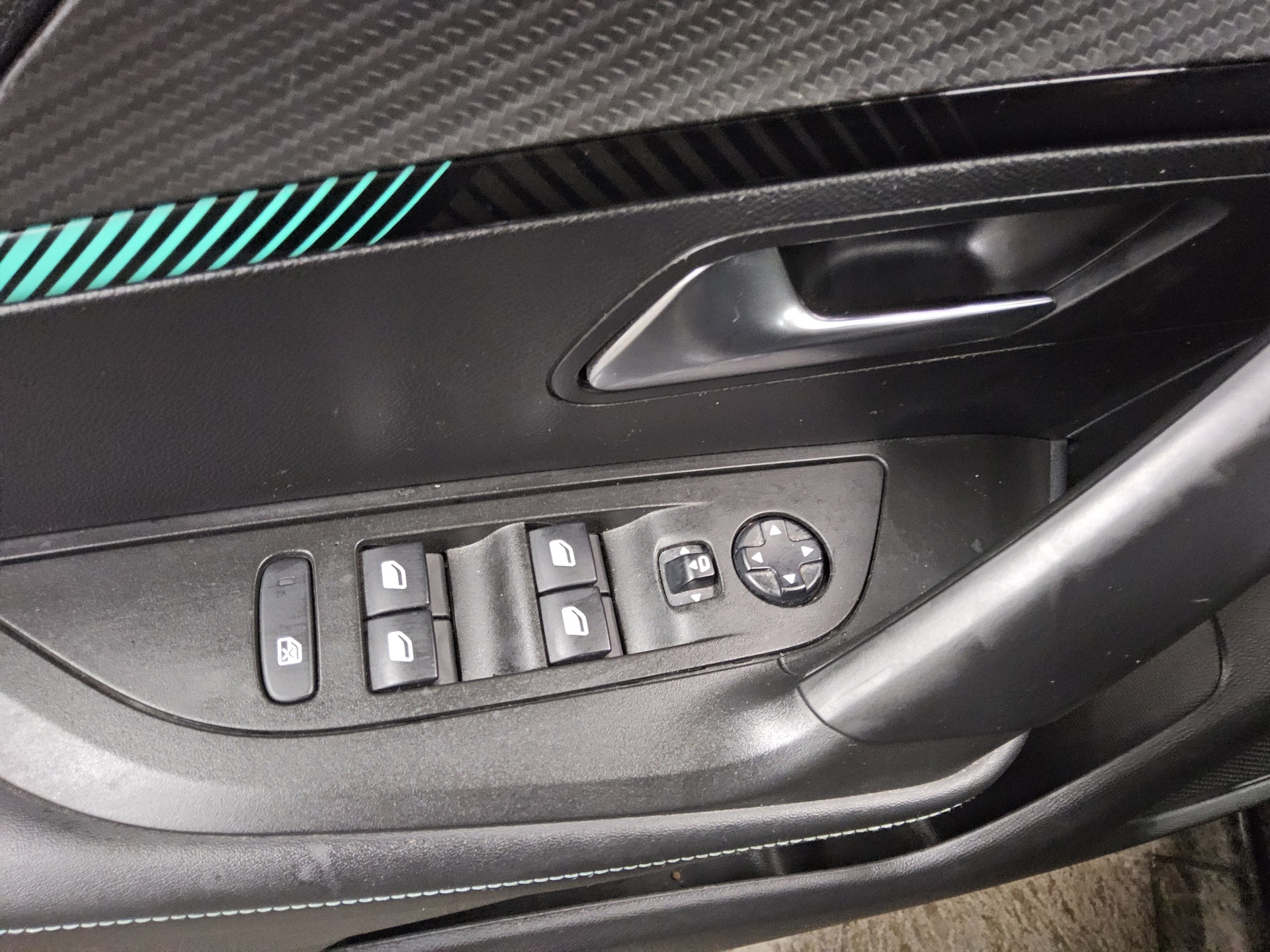 Peugeot 2008 1.5 BlueHDi 130 Allure LED Ahk Keyless 9