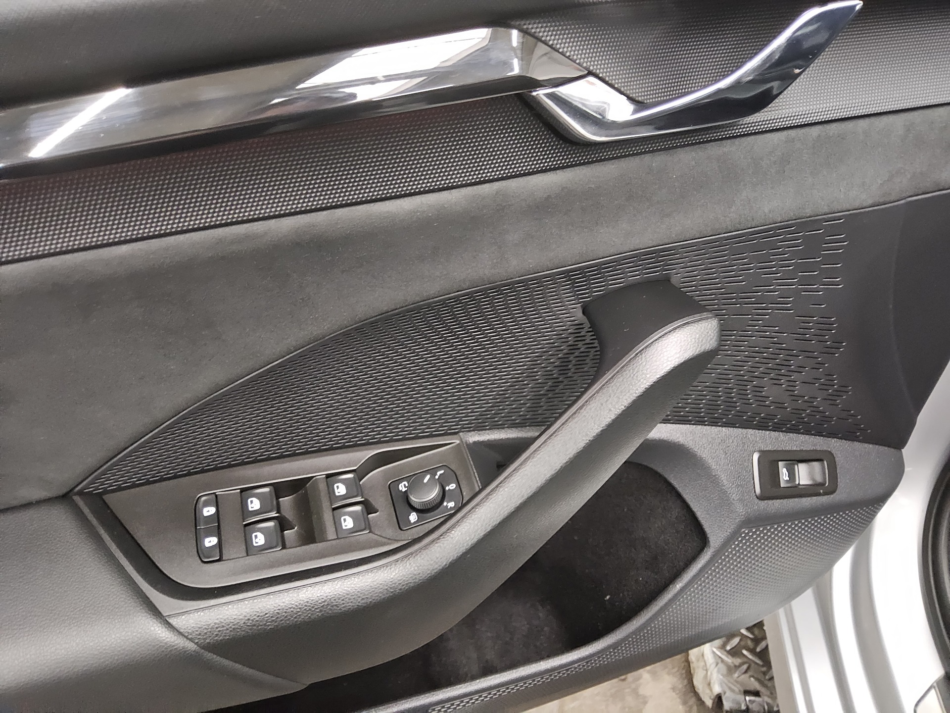 Skoda Octavia Kombi 2.0 TDI RS Plus Navi Matrix vc HuD 9