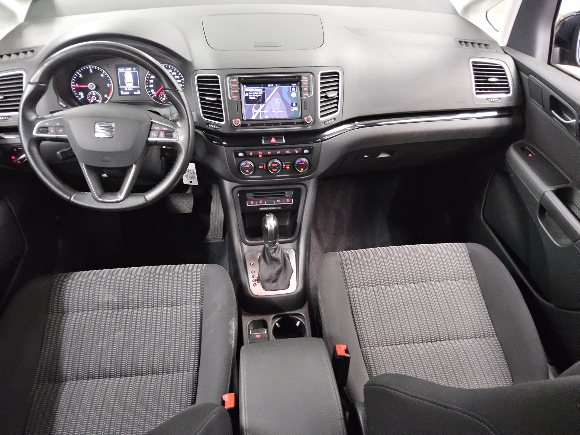 Seat Alhambra 2.0 TDI Style Navi AHK RfK ACC Shz PDC 5