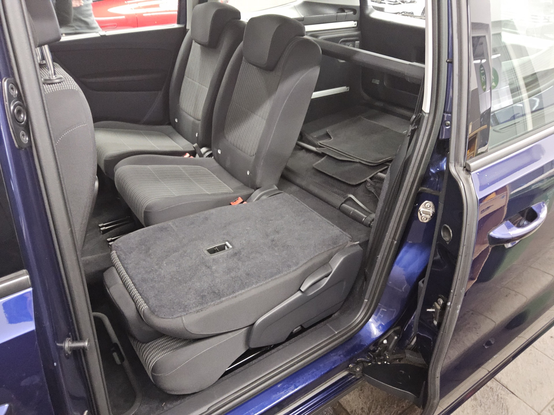 Seat Alhambra 2.0 TDI Style Navi AHK RfK ACC Shz PDC 13