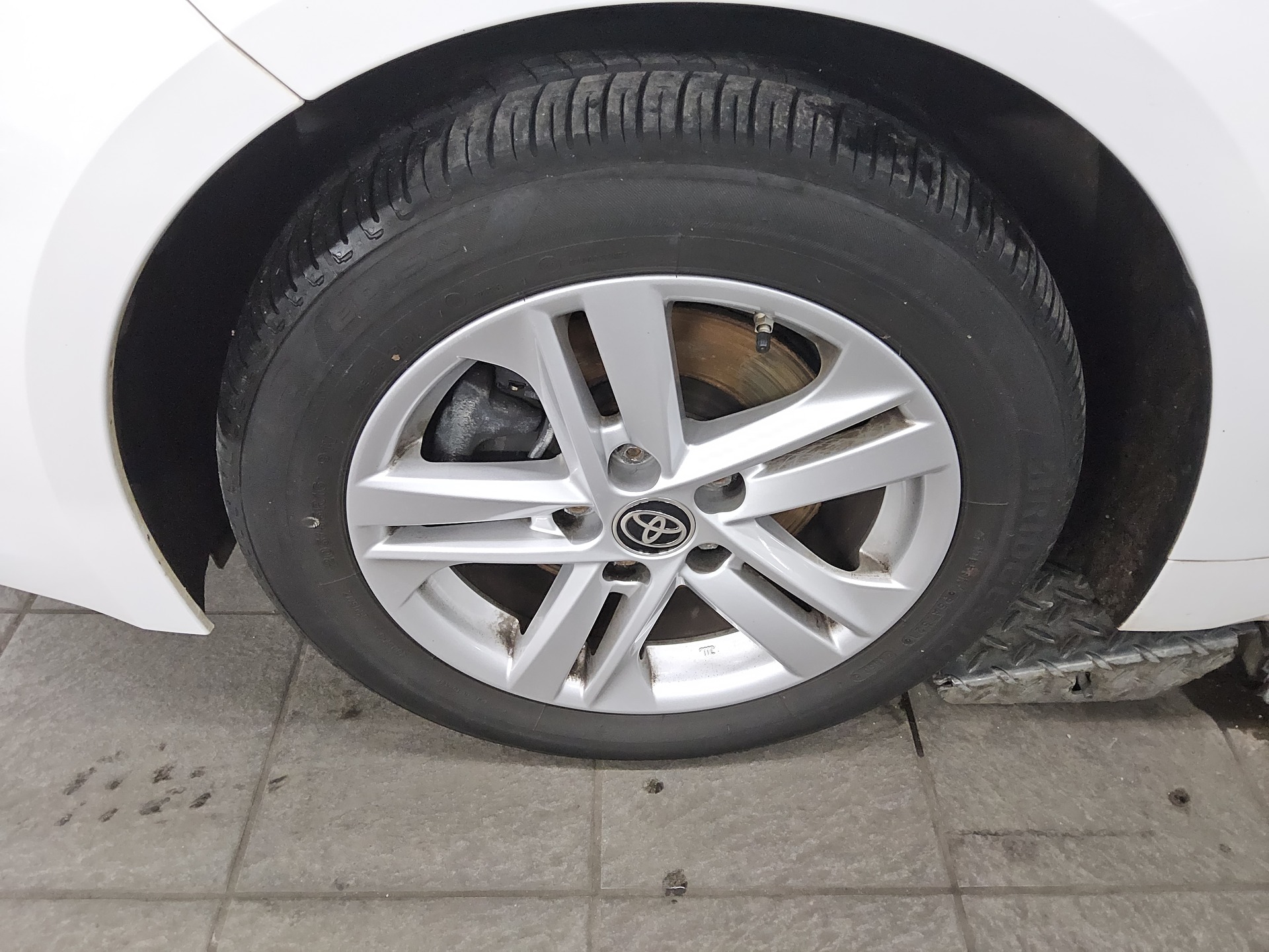 Toyota Corolla Touring Sports 2.0 Edition Navi LED RFK 10