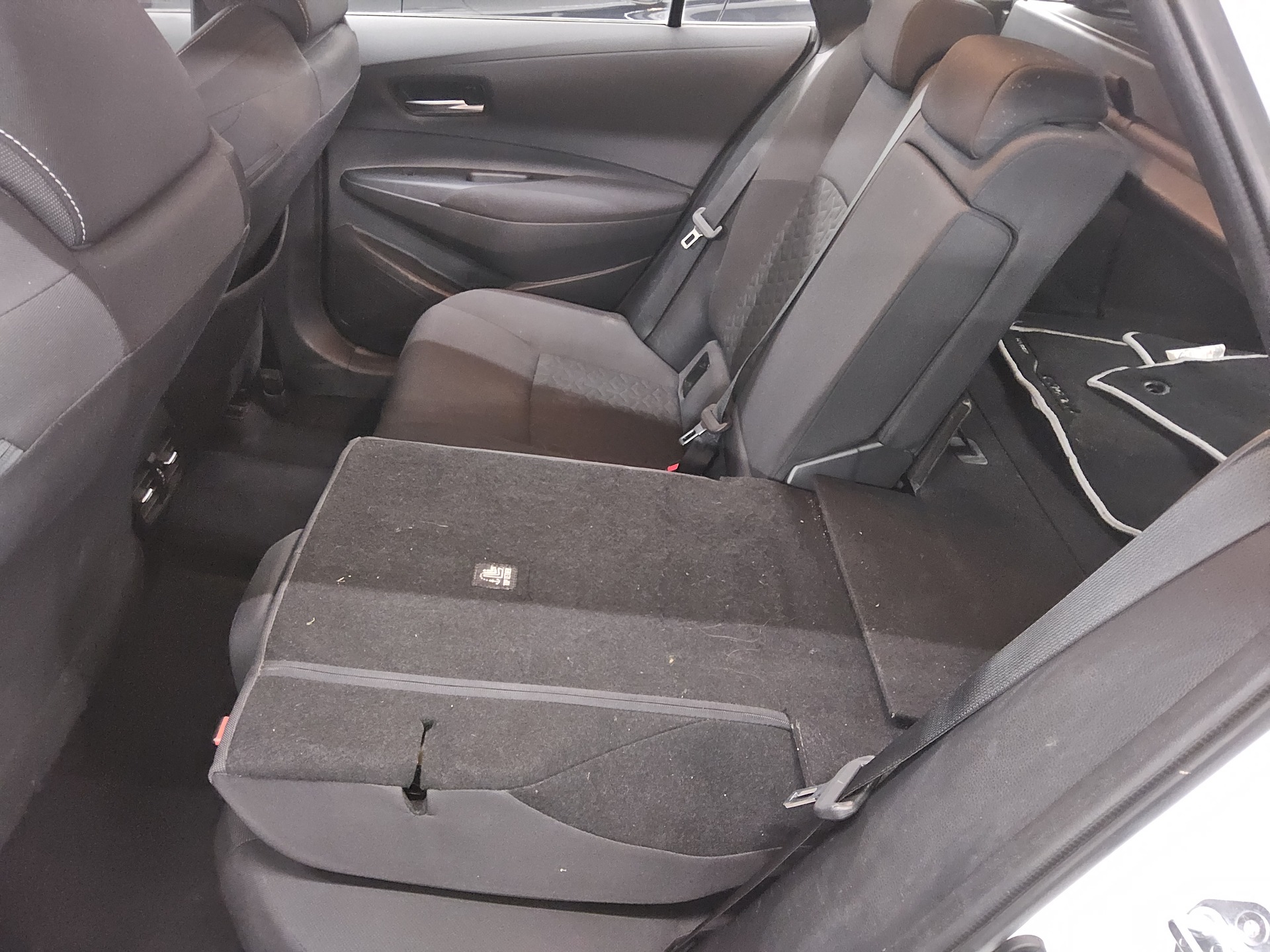 Toyota Corolla Touring Sports 2.0 Edition Navi LED RFK 12