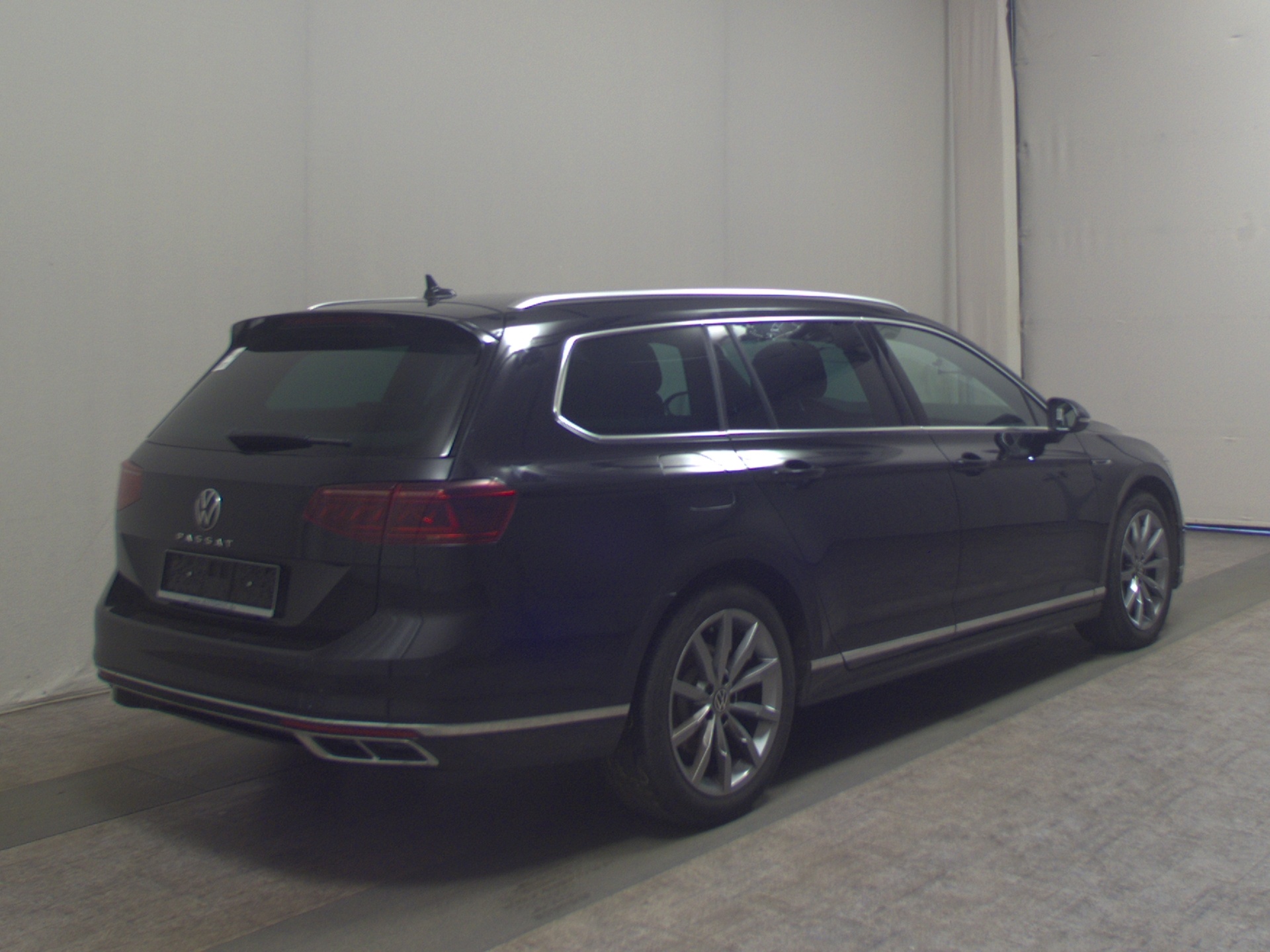 Volkswagen Passat Var. 2.0 TDI R-Line Navi Matrix AHK H/K 4