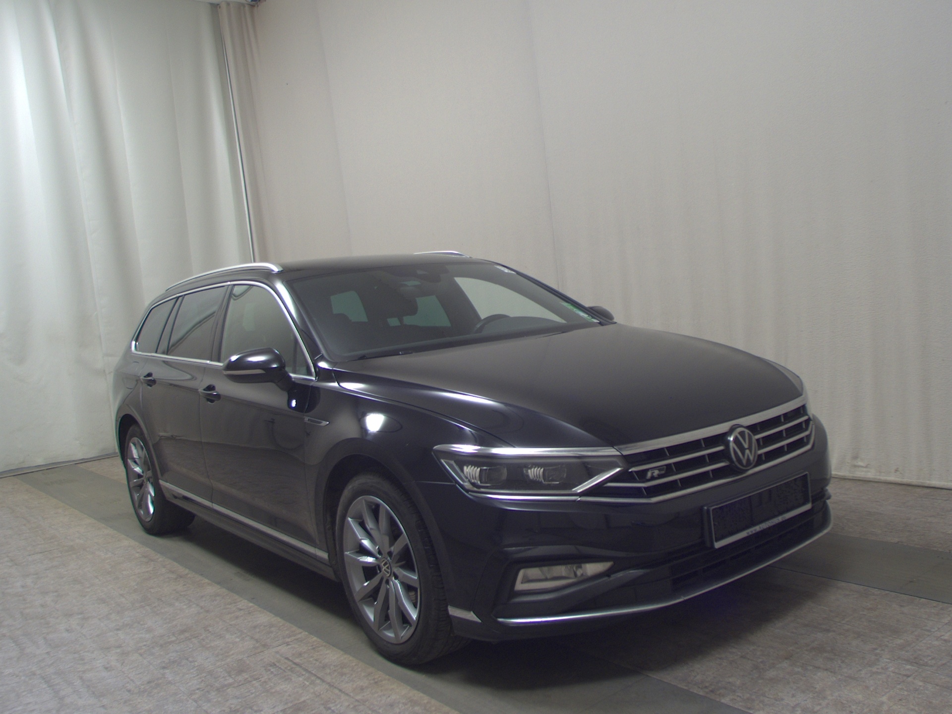 Volkswagen Passat Var. 2.0 TDI R-Line Navi Matrix AHK H/K 3