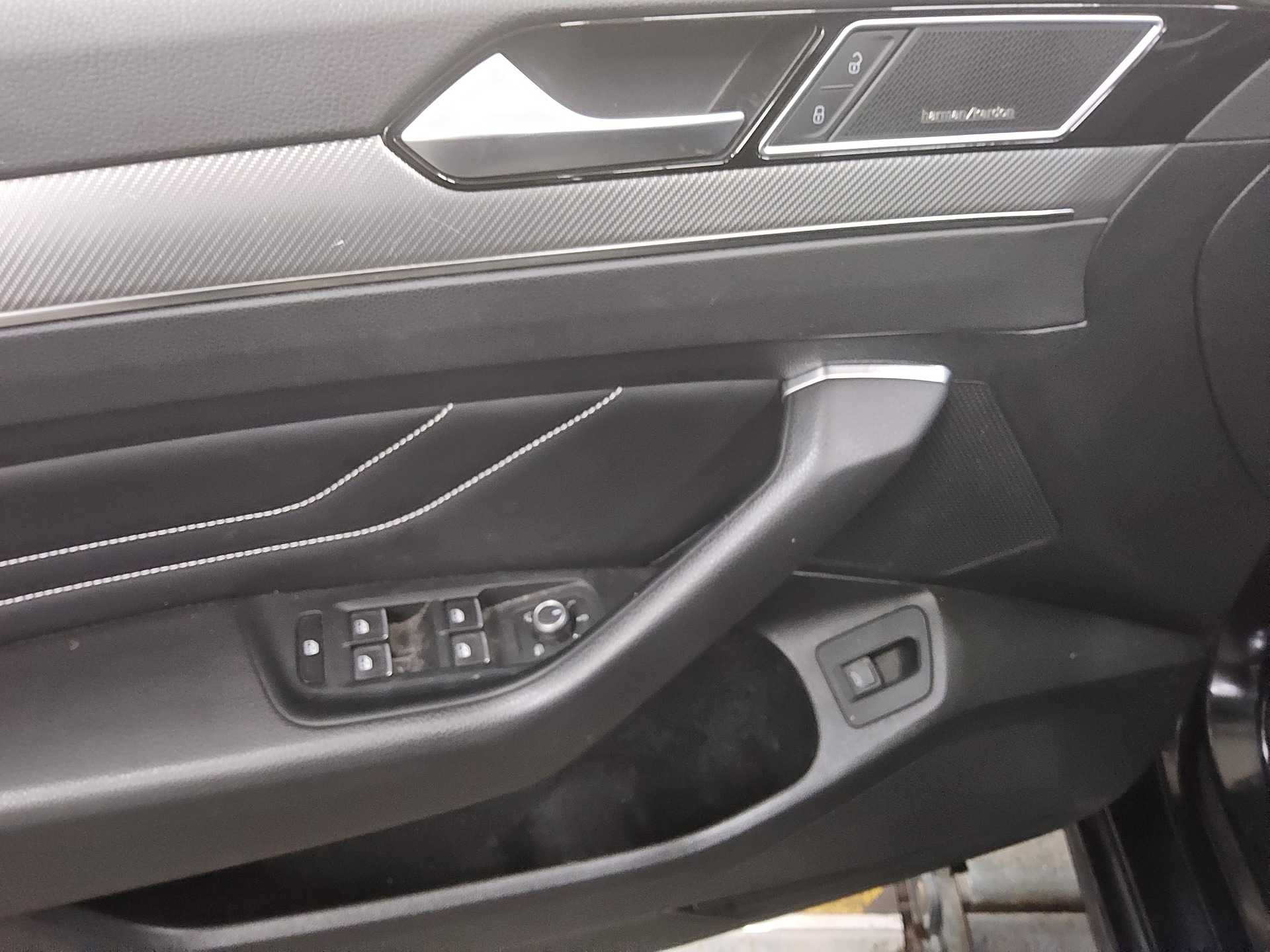 Volkswagen Passat Var. 2.0 TDI R-Line Navi Matrix AHK H/K 9