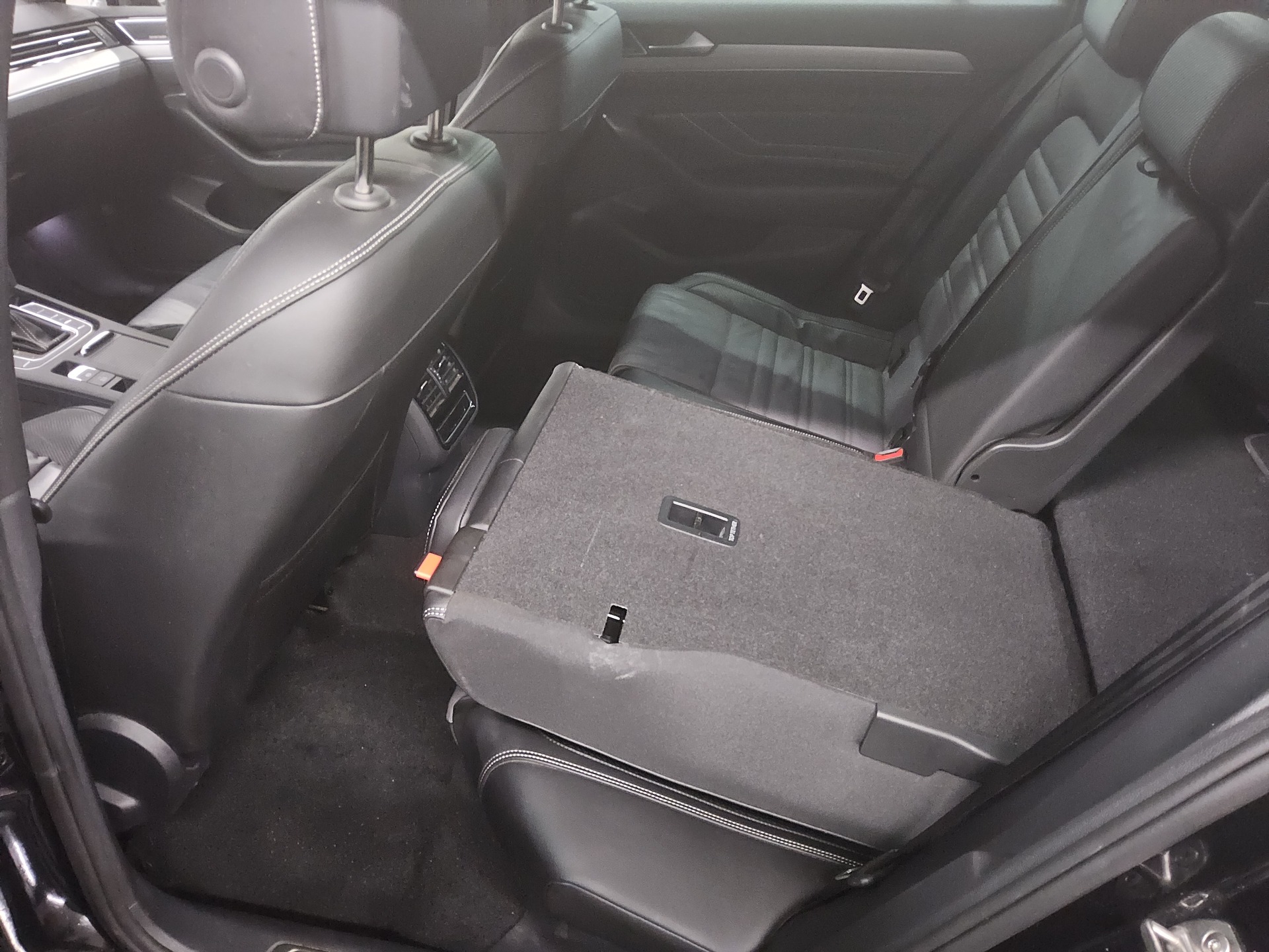 Volkswagen Passat Var. 2.0 TDI R-Line Navi Matrix AHK H/K 12