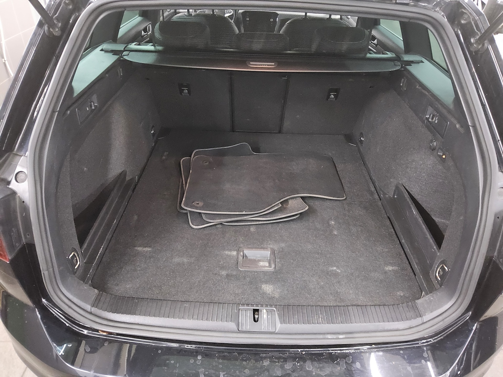 Volkswagen Passat Var. 2.0 TDI R-Line Navi Matrix AHK H/K 11