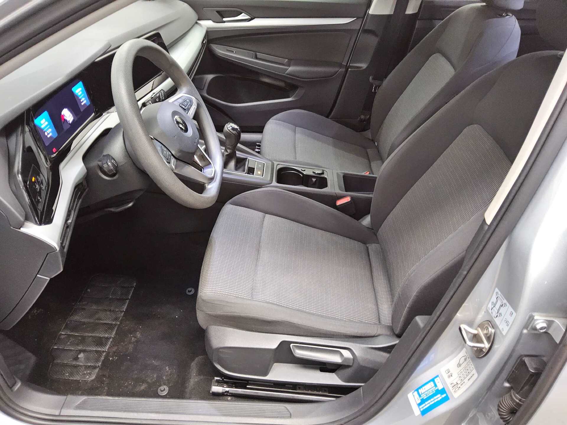 Volkswagen Golf-8 Var. 2.0 TDI LED AID 9