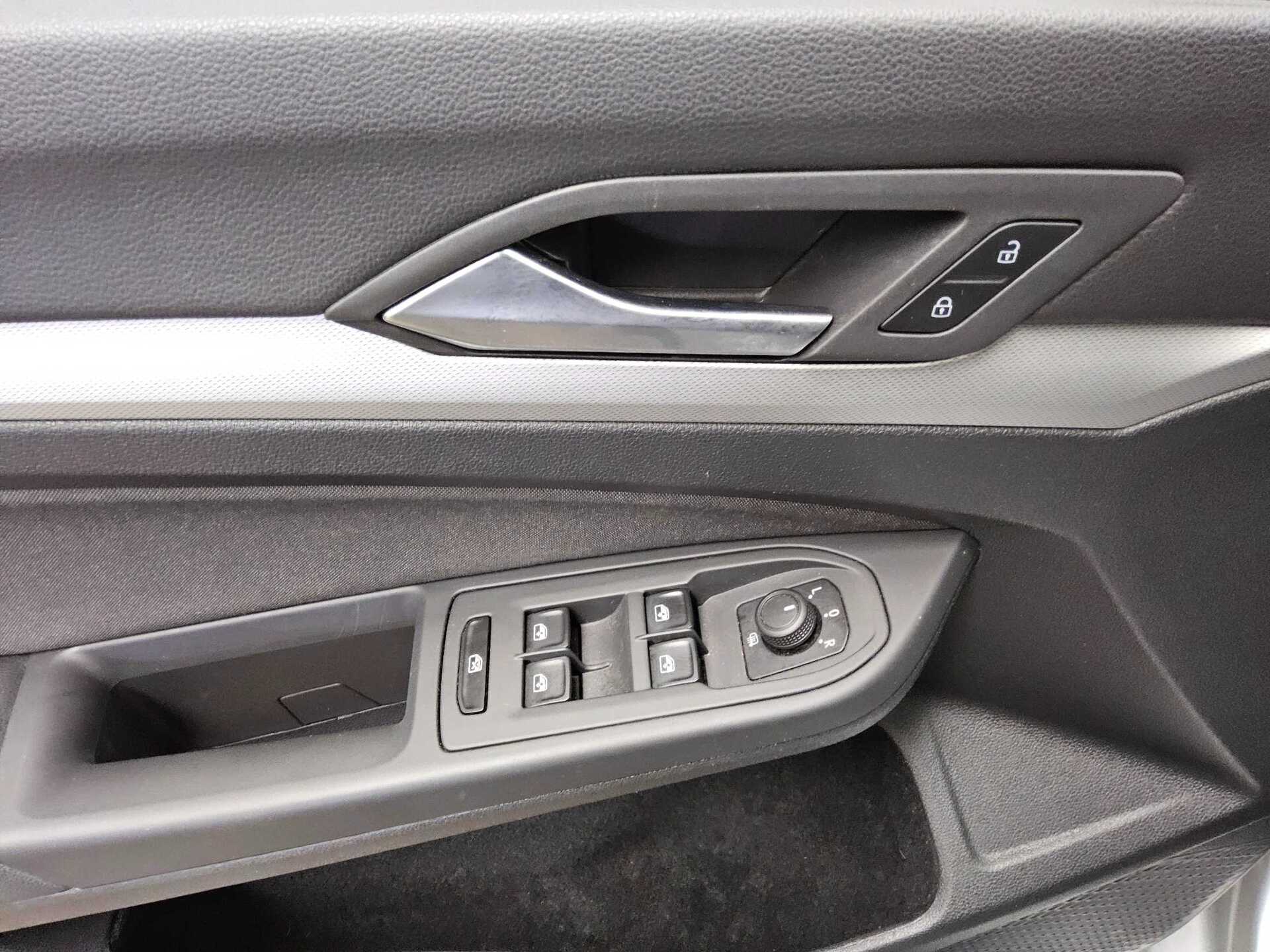 Volkswagen Golf-8 Var. 2.0 TDI LED AID 10