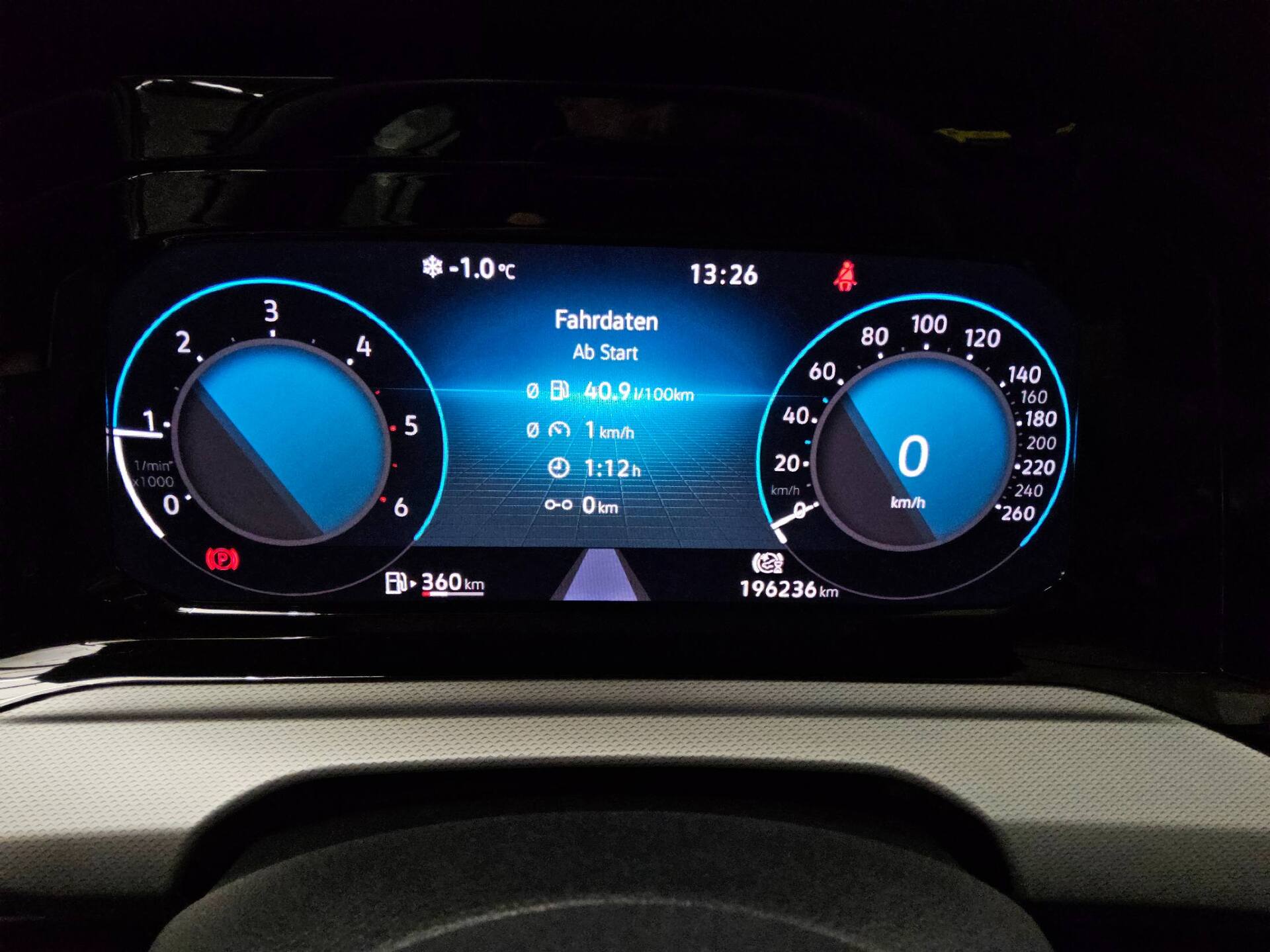 Volkswagen Golf-8 Var. 2.0 TDI LED AID 8