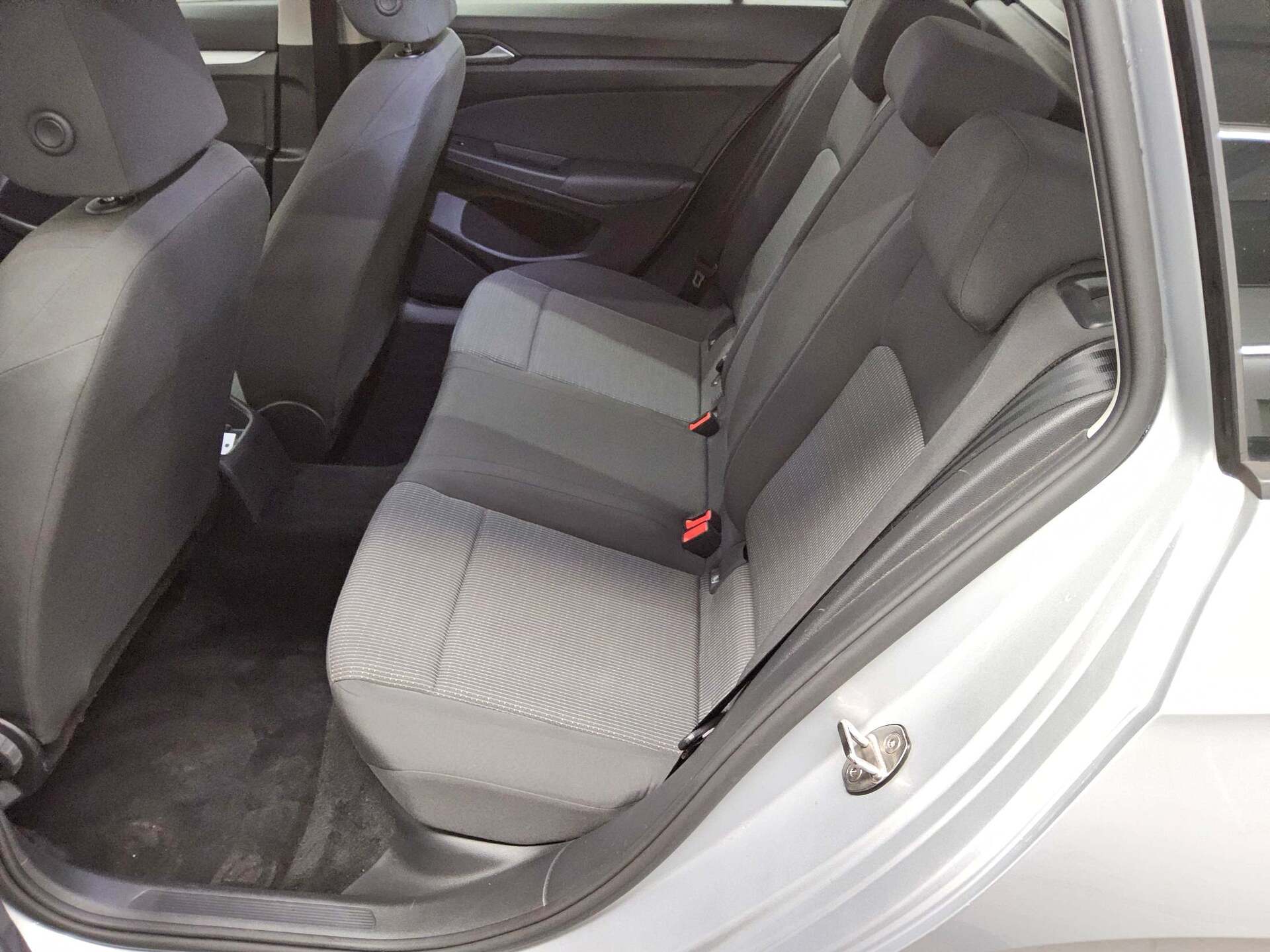 Volkswagen Golf-8 Var. 2.0 TDI LED AID 13