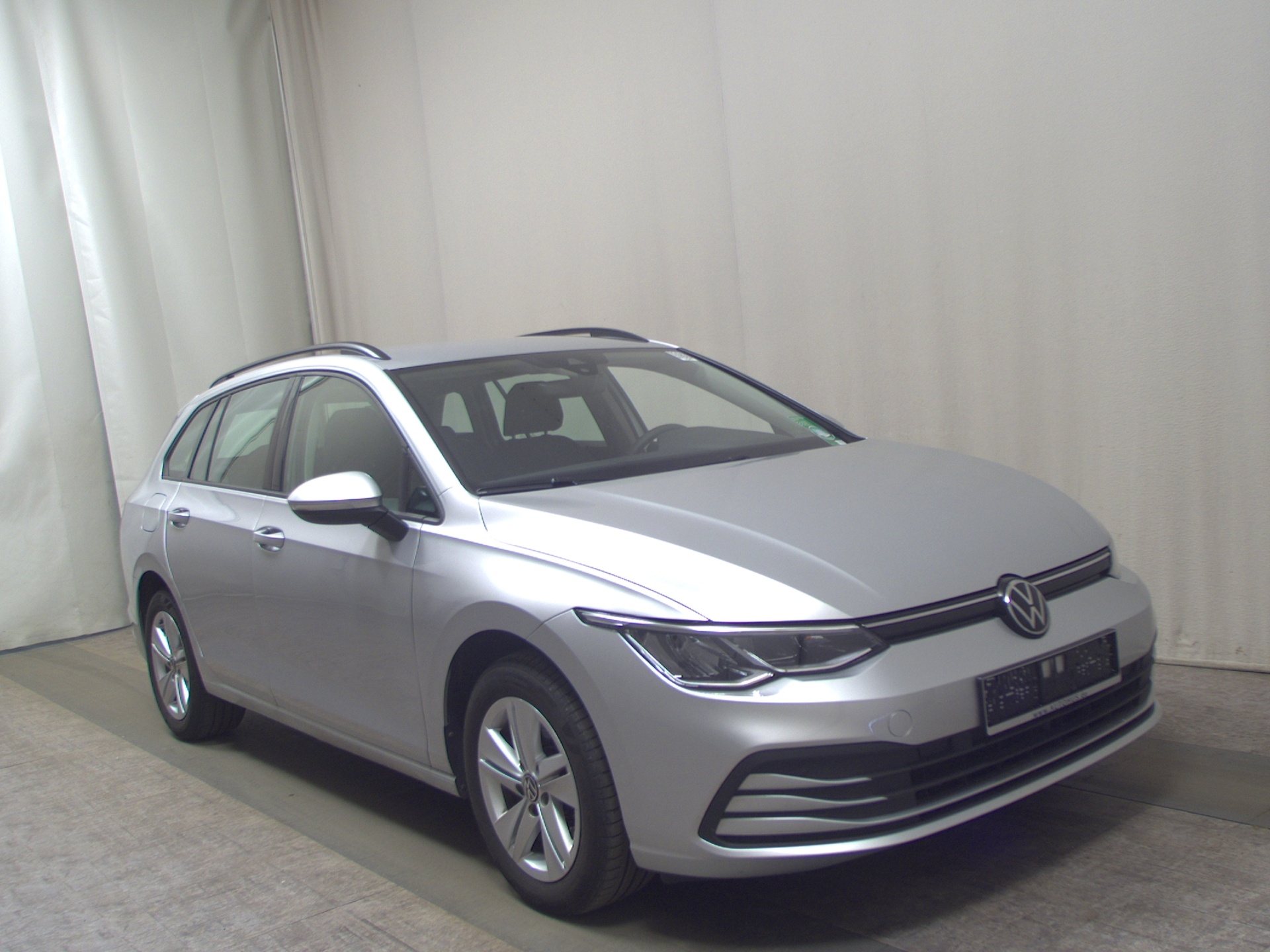 Volkswagen Golf-8 Var. 2.0 TDI LED AID 3