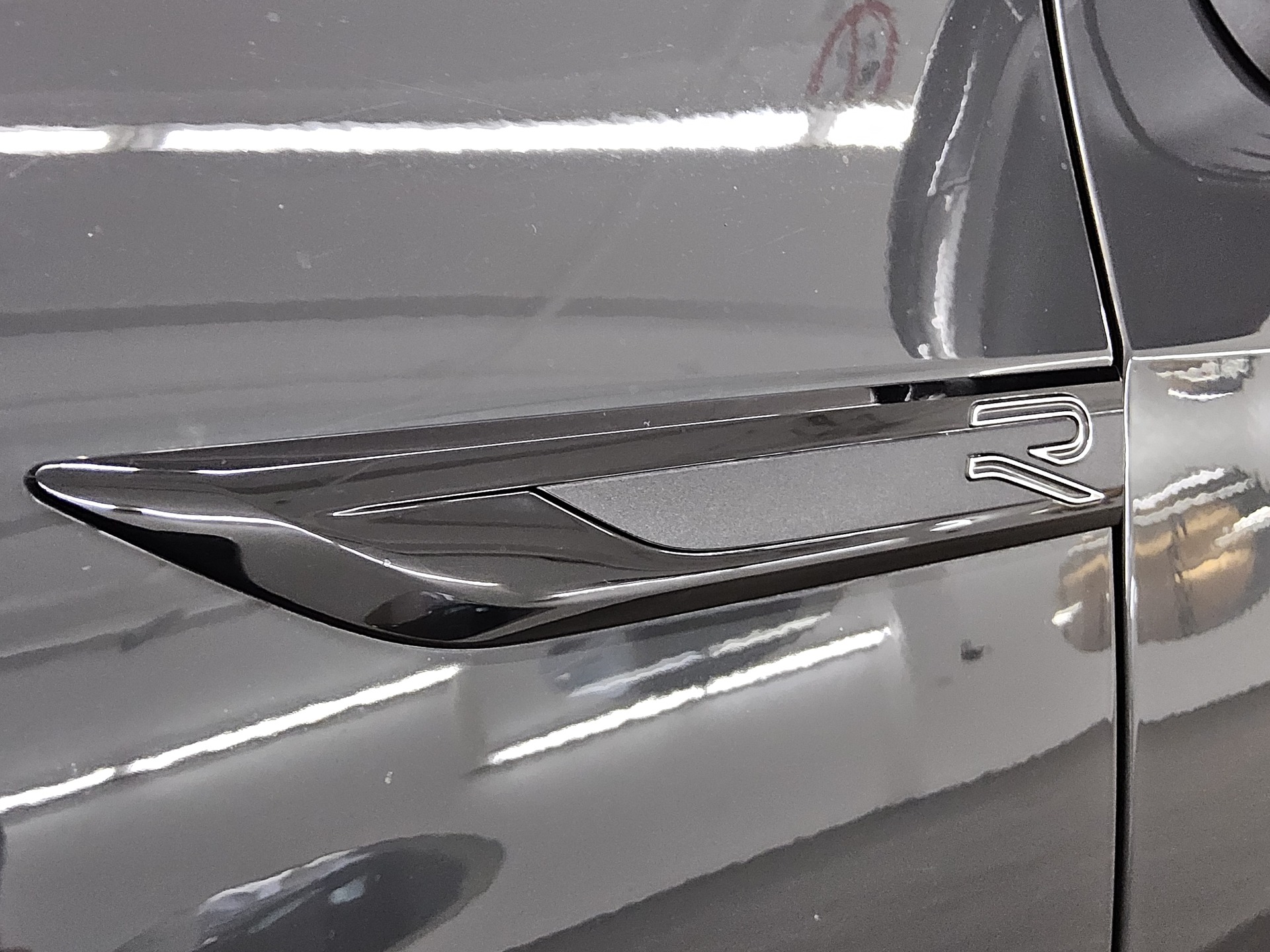 Volkswagen Golf-8 Var. 2.0 TDI R-Line Navi LED DC Pano H/K 12