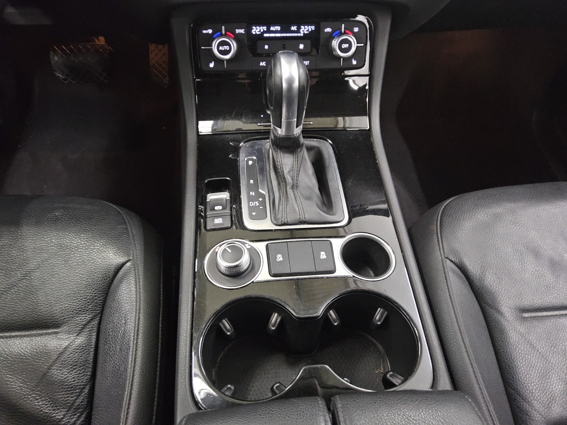 Volkswagen Touareg 3.0 TDI Navi Xenon Leder Shz AHK PDC 6