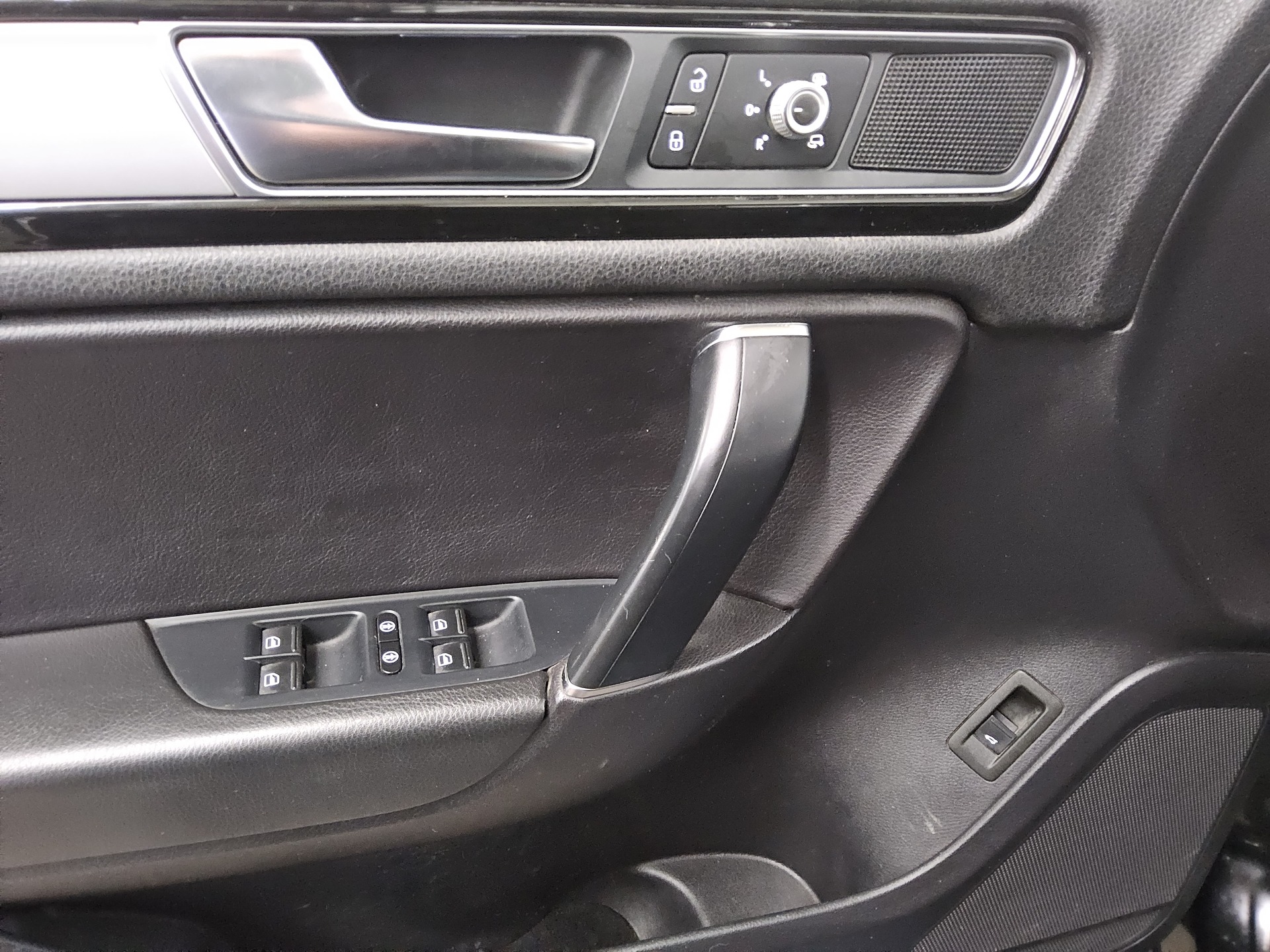 Volkswagen Touareg 3.0 TDI Navi Xenon Leder Shz AHK PDC 9